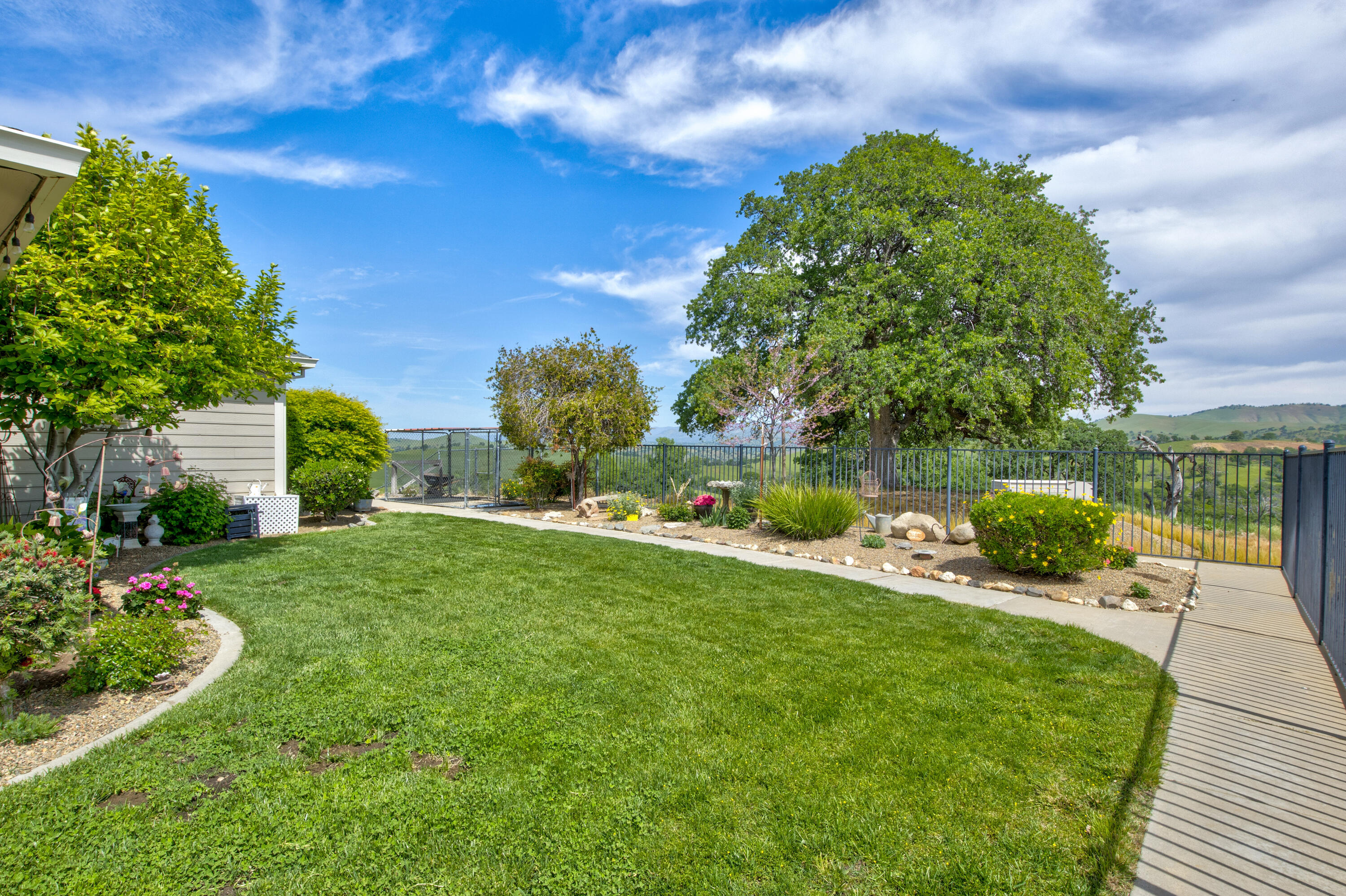 1985 White Rock Rd, Le Grand, CA 95333