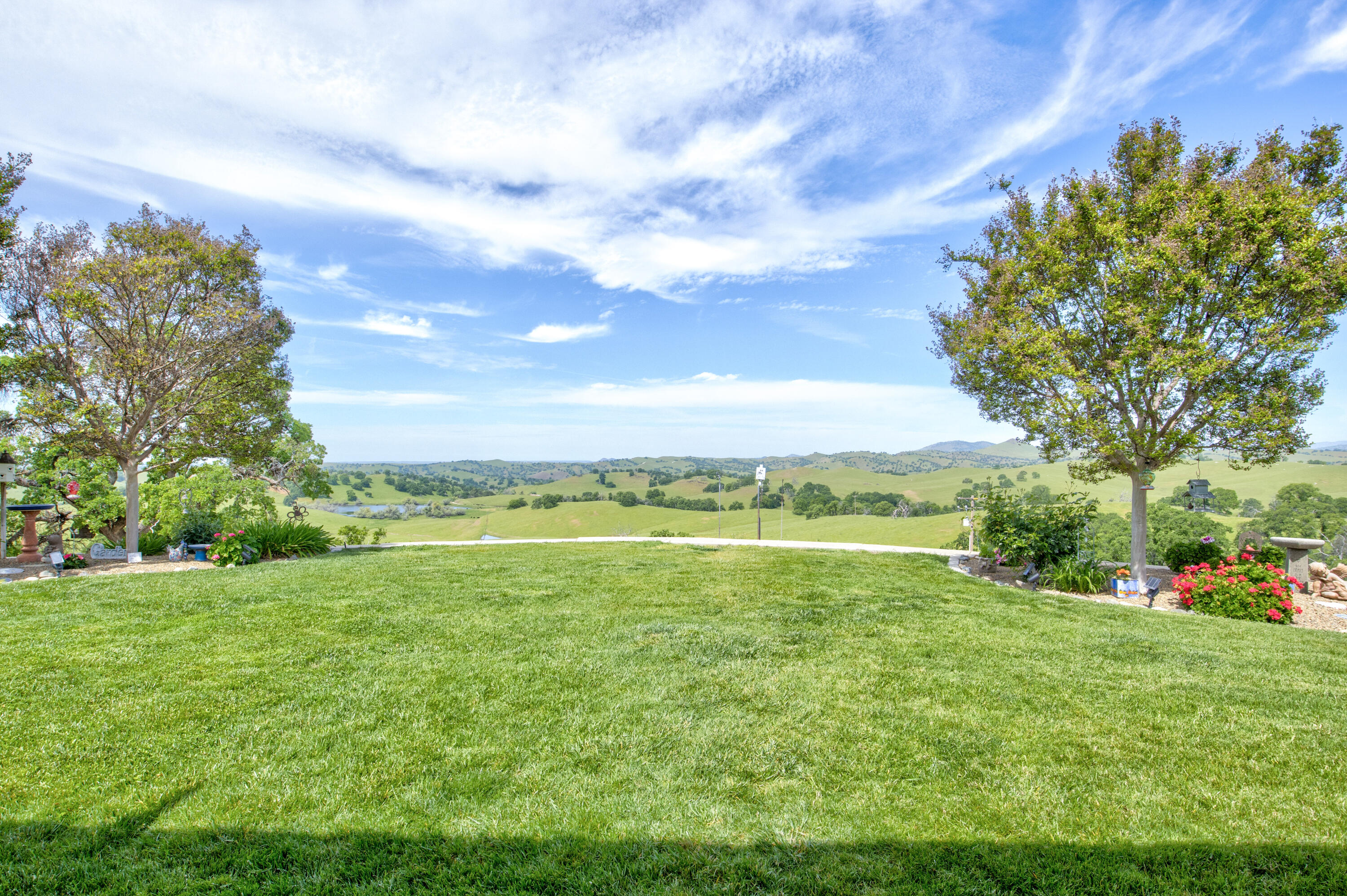 1985 White Rock Rd, Le Grand, CA 95333