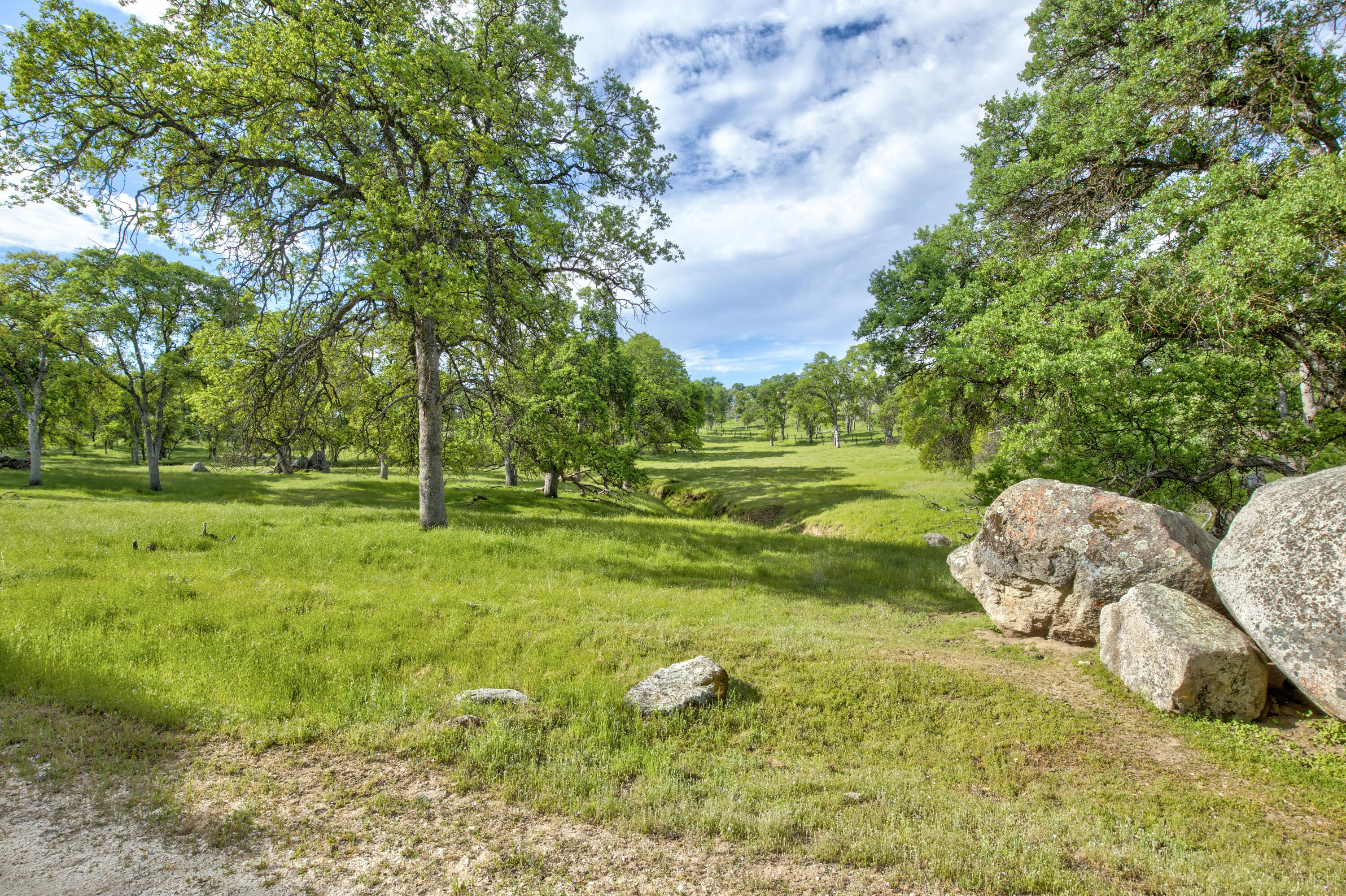 1985 White Rock Rd, Le Grand, CA 95333