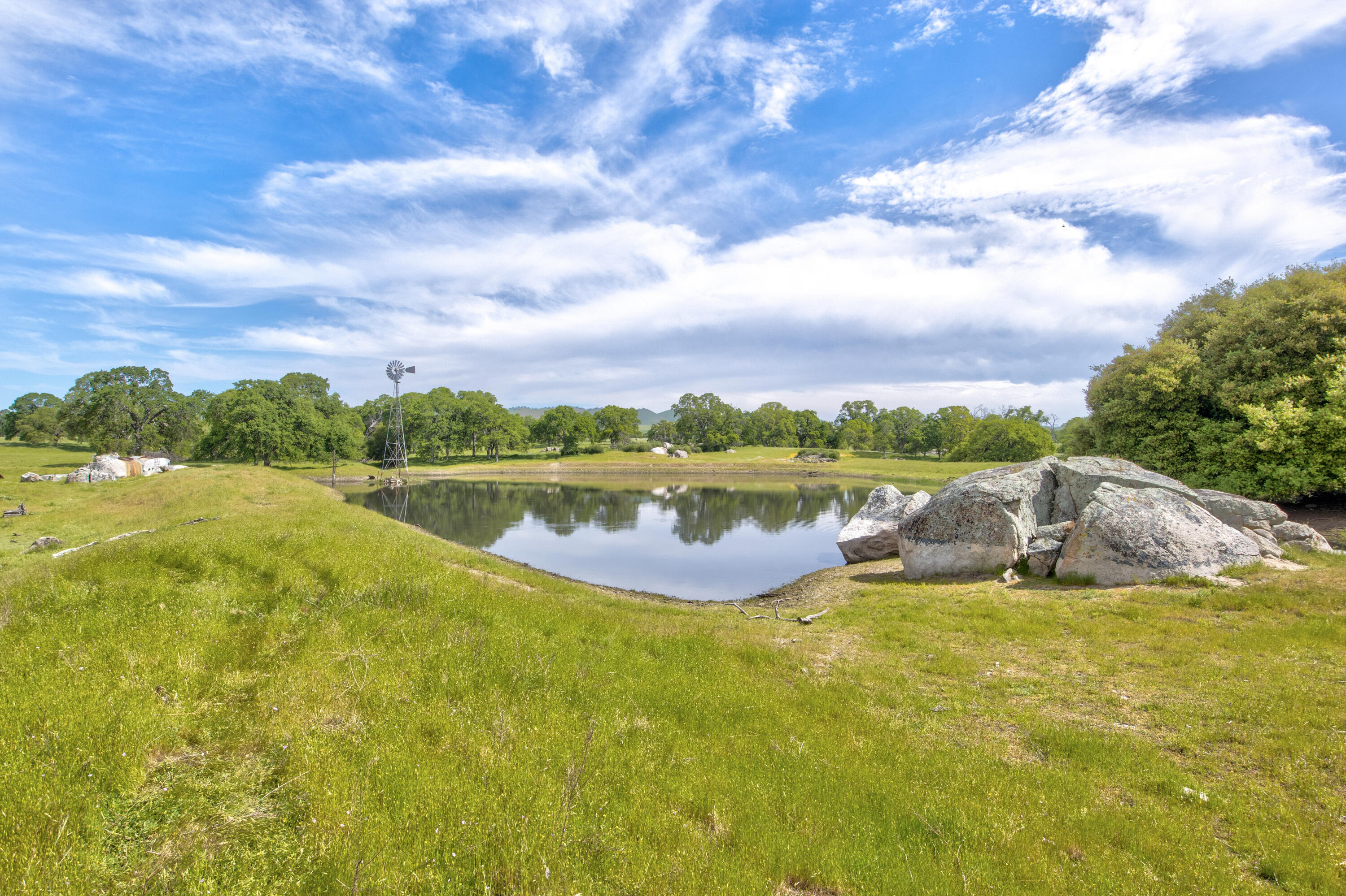 1985 White Rock Rd, Le Grand, CA 95333