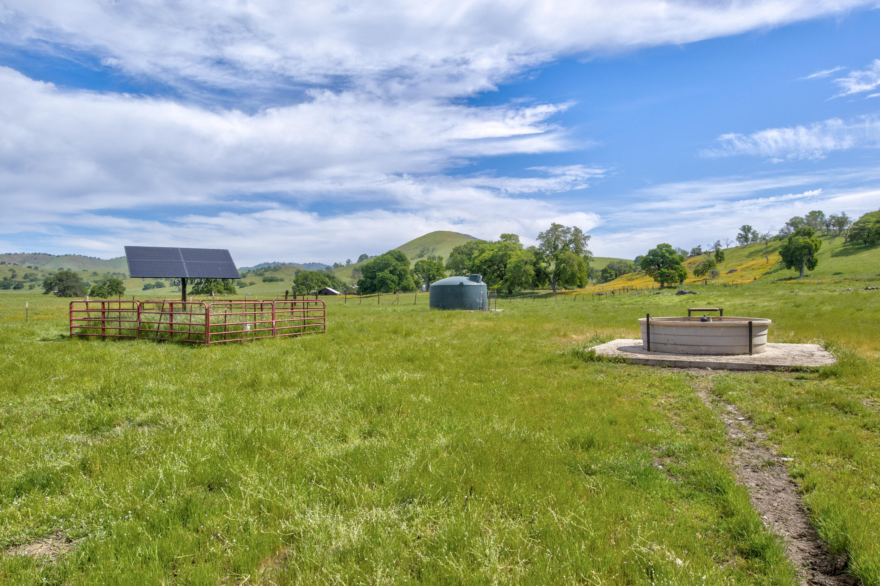 1985 White Rock Rd, Le Grand, CA 95333