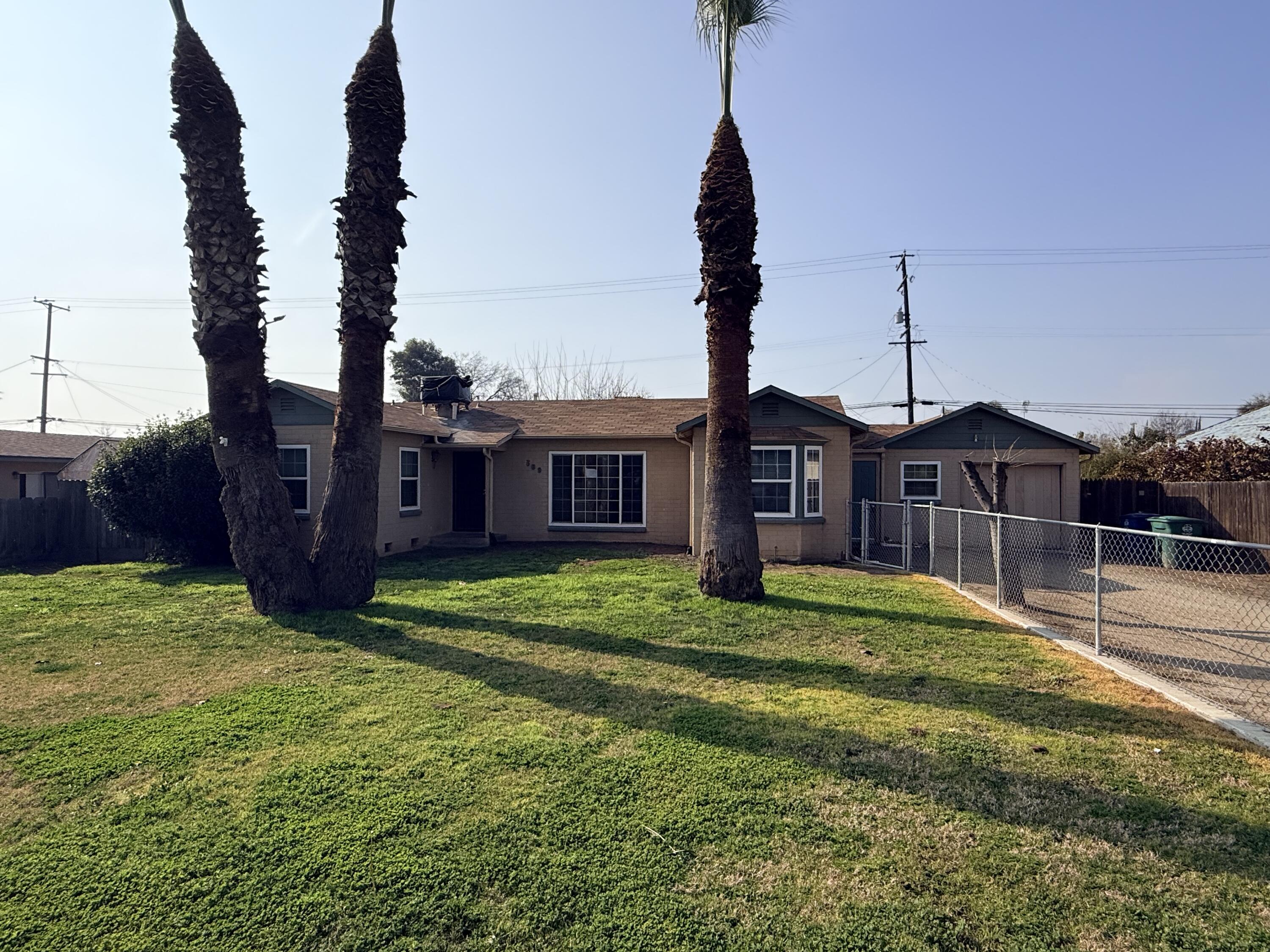 389 S Valencia Blvd, Woodlake, CA 93286