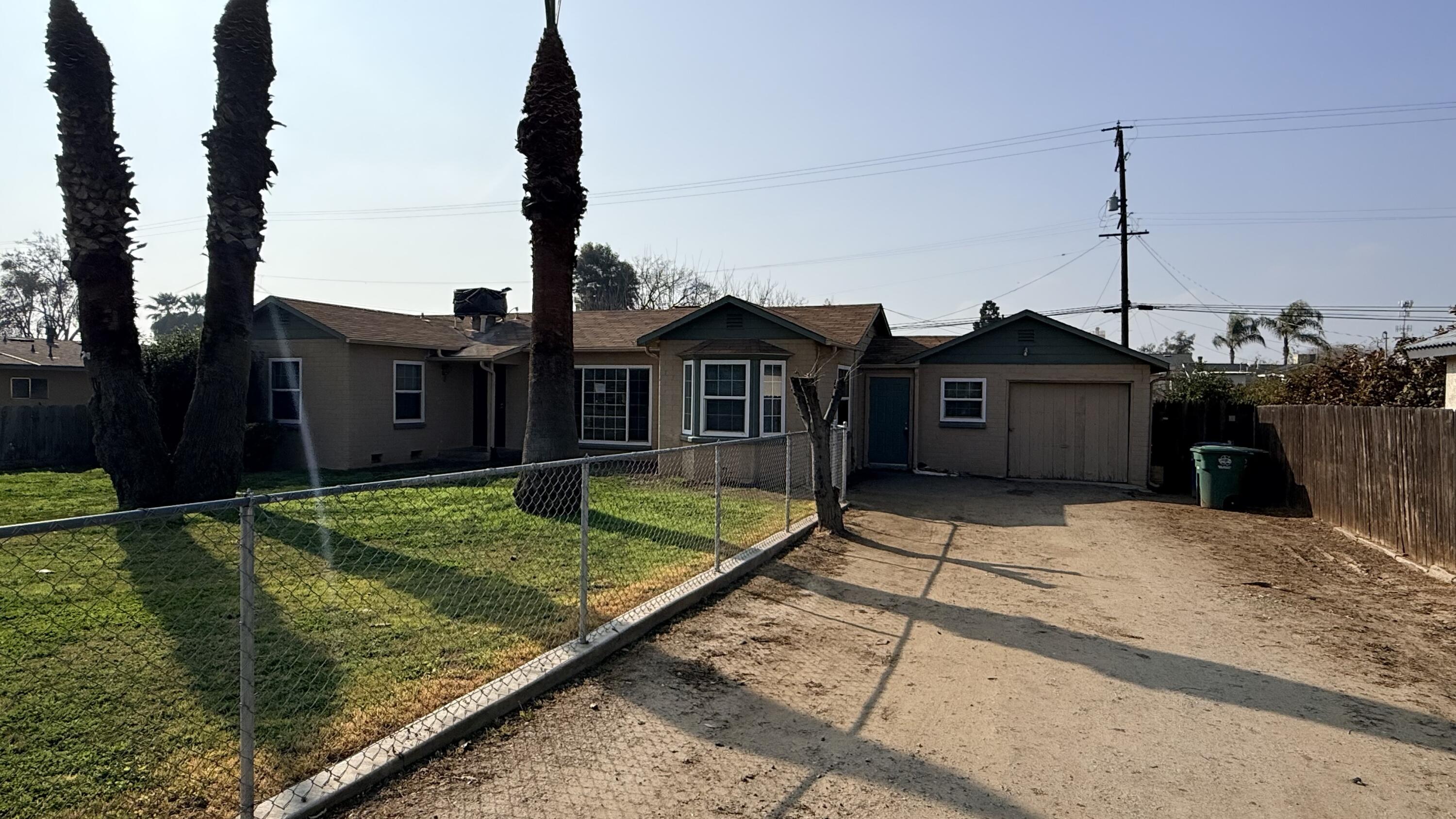 389 S Valencia Blvd, Woodlake, CA 93286