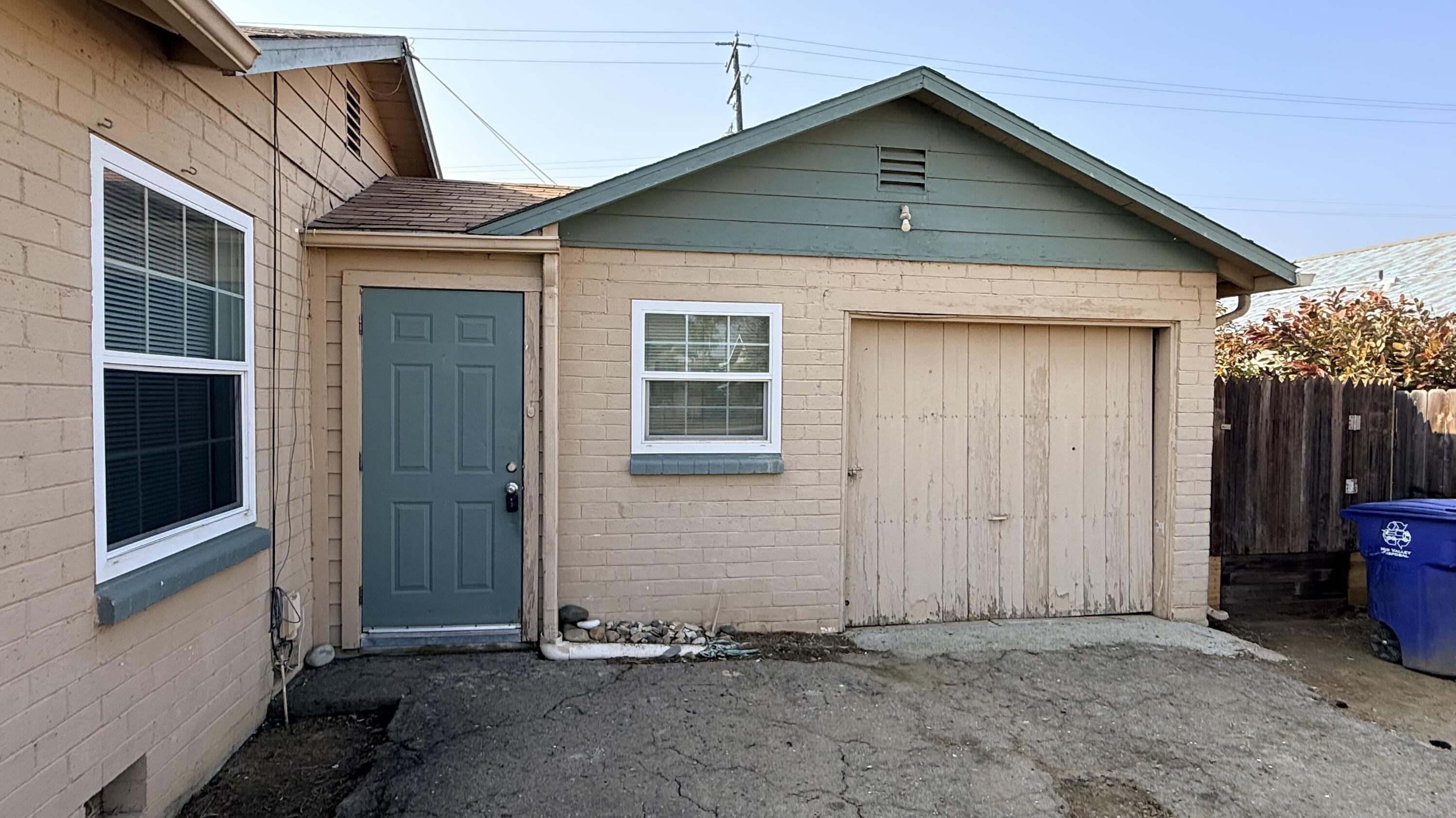 389 S Valencia Blvd, Woodlake, CA 93286