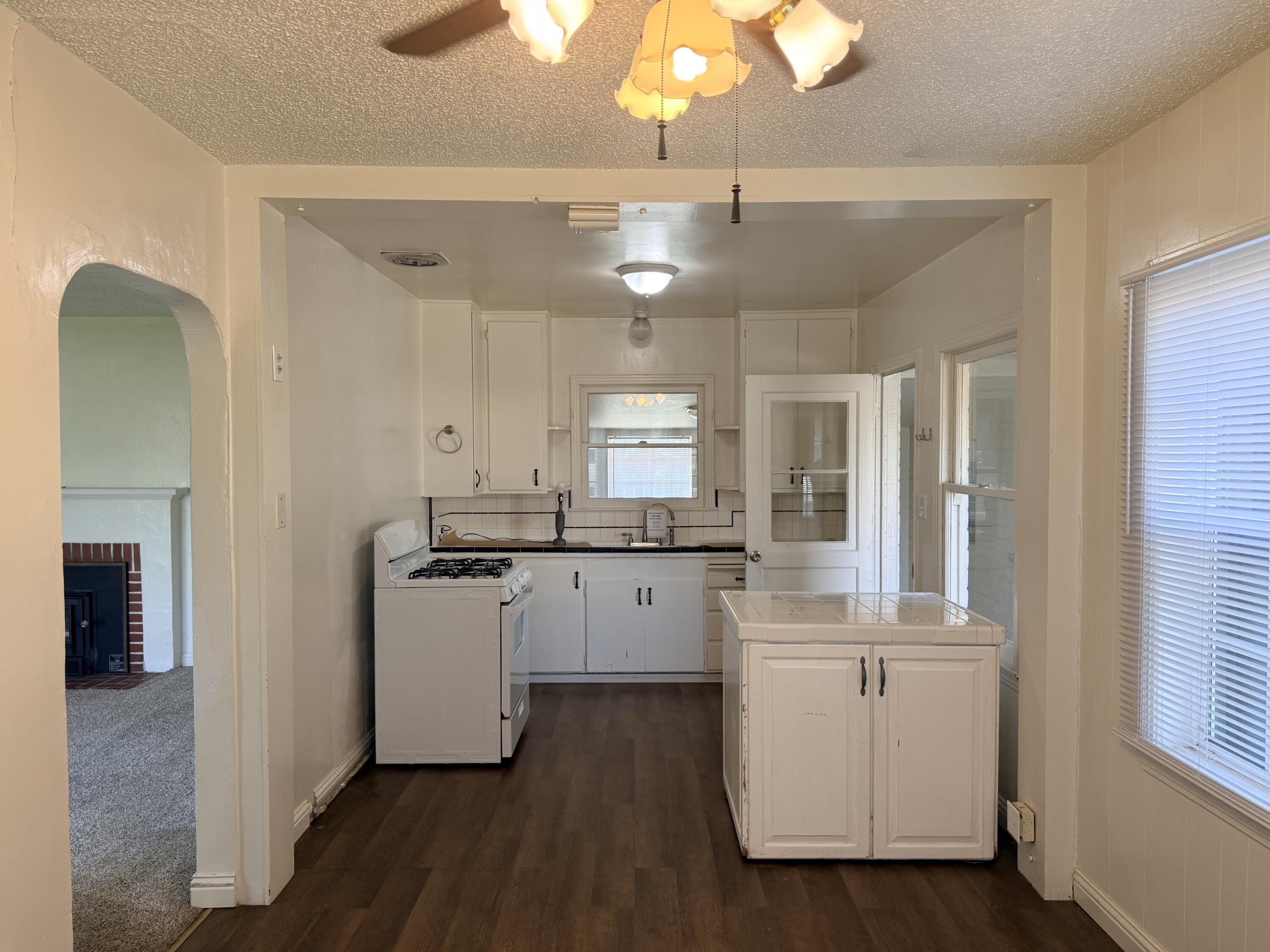 389 S Valencia Blvd, Woodlake, CA 93286