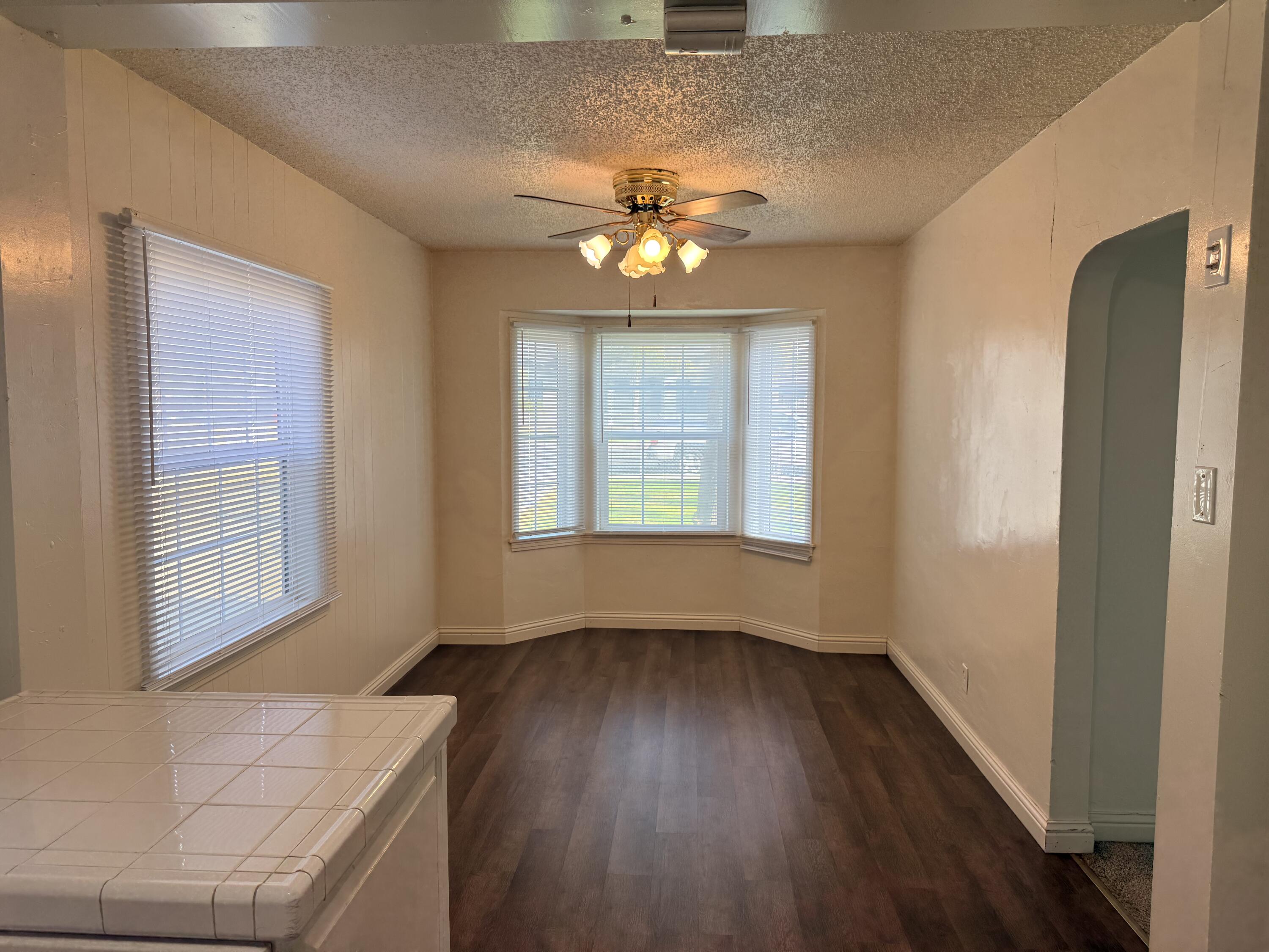 389 S Valencia Blvd, Woodlake, CA 93286