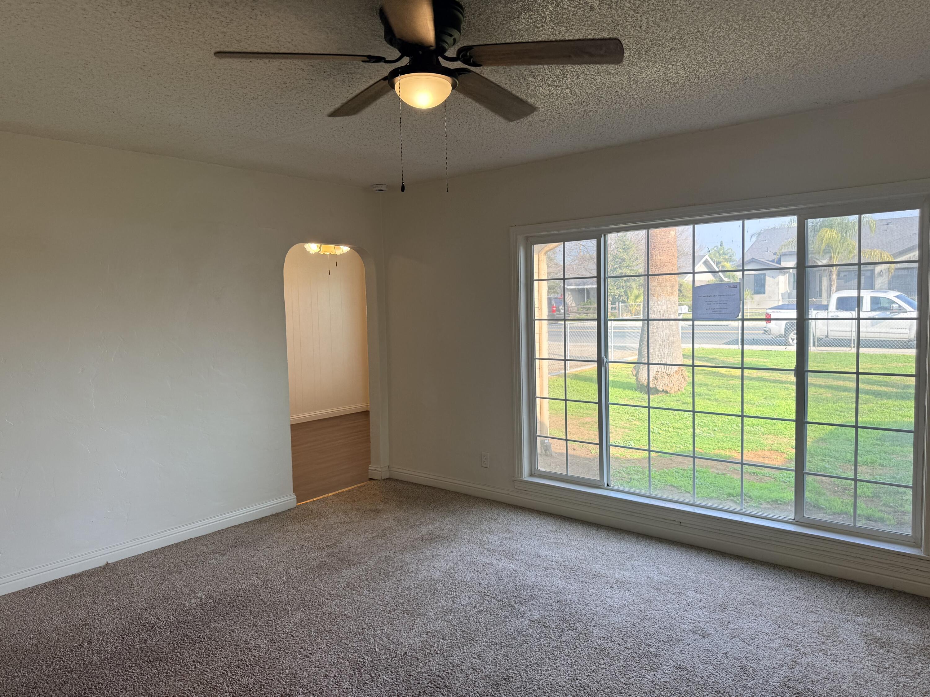 389 S Valencia Blvd, Woodlake, CA 93286