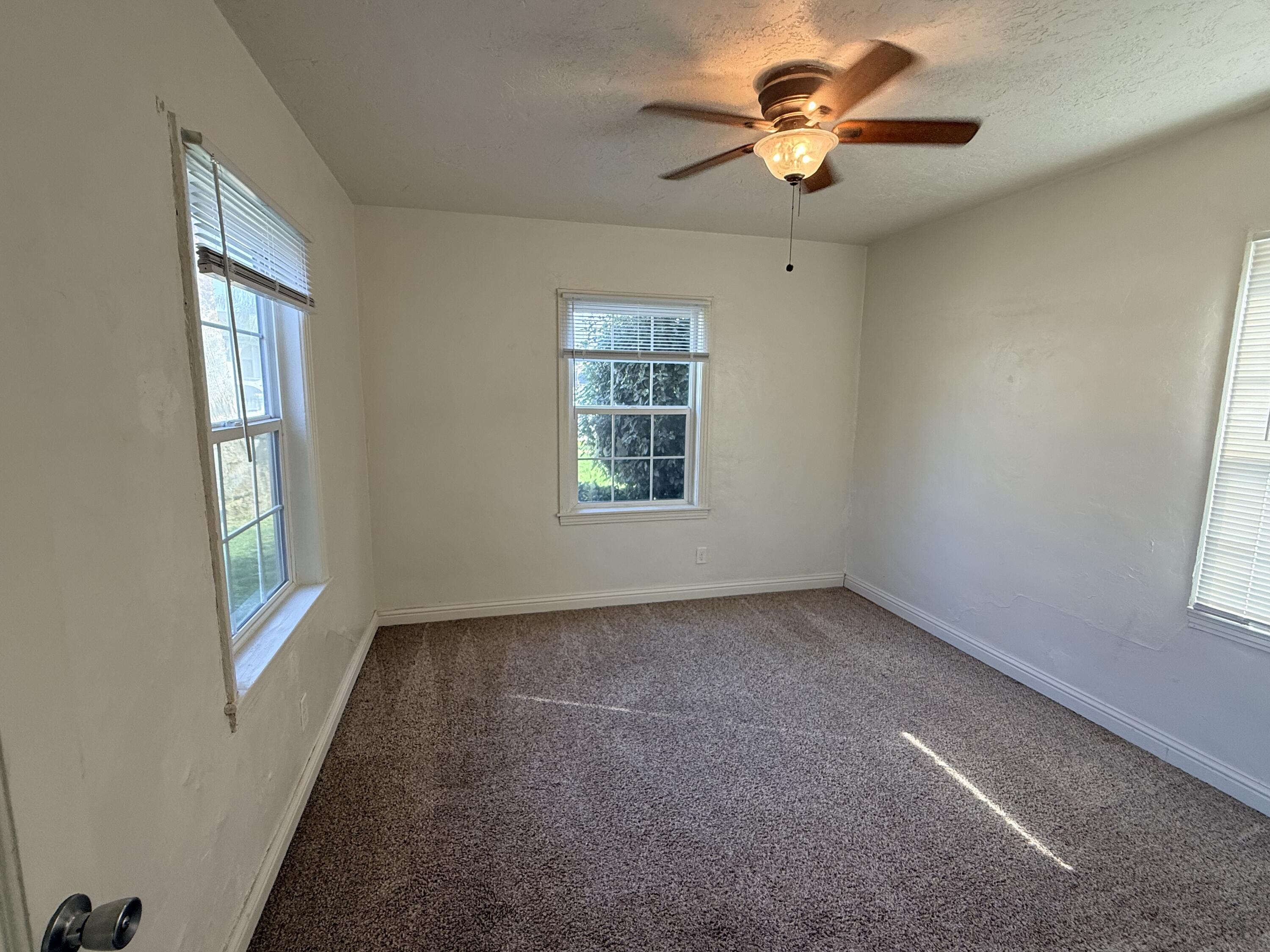 389 S Valencia Blvd, Woodlake, CA 93286