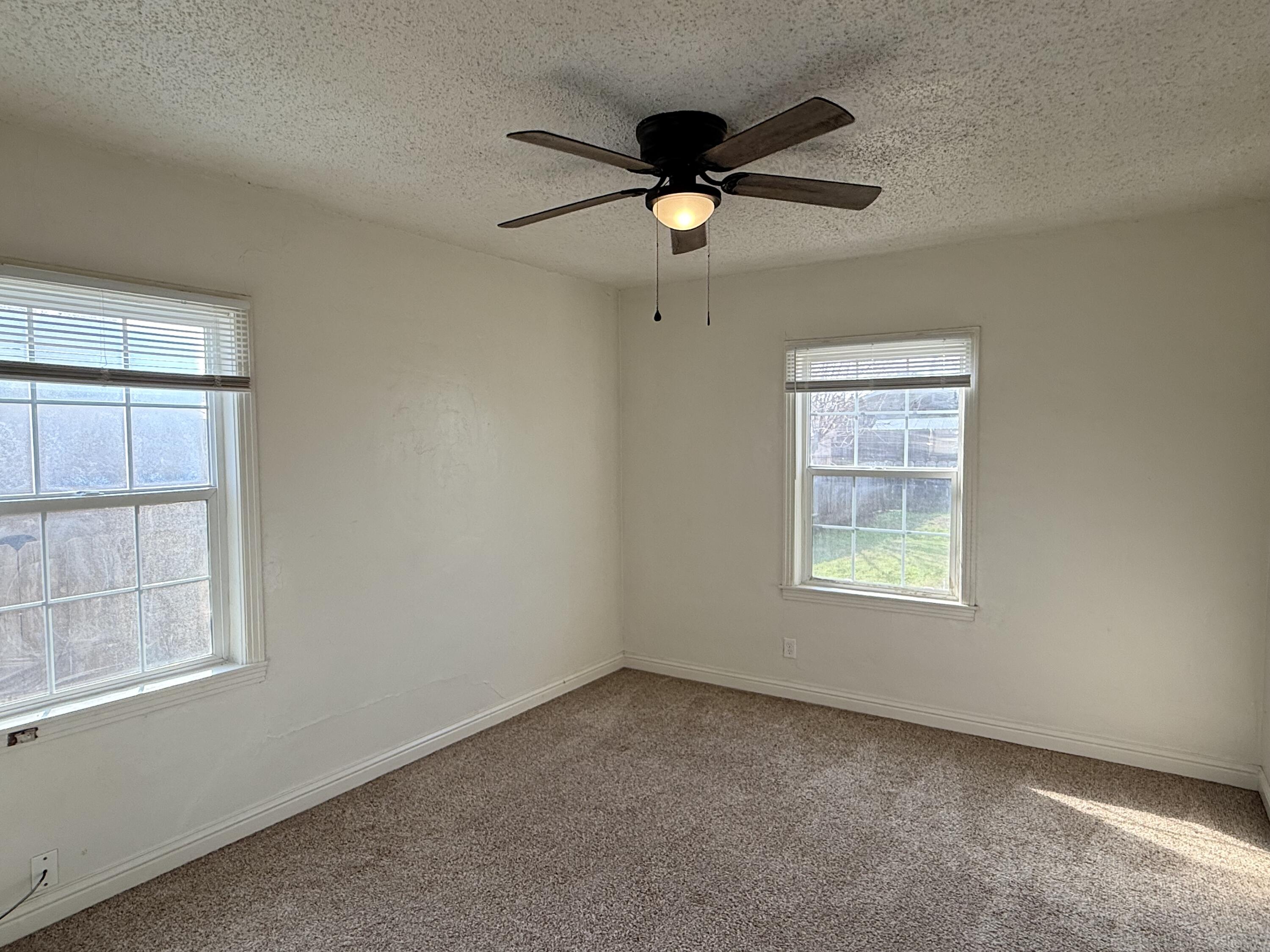 389 S Valencia Blvd, Woodlake, CA 93286