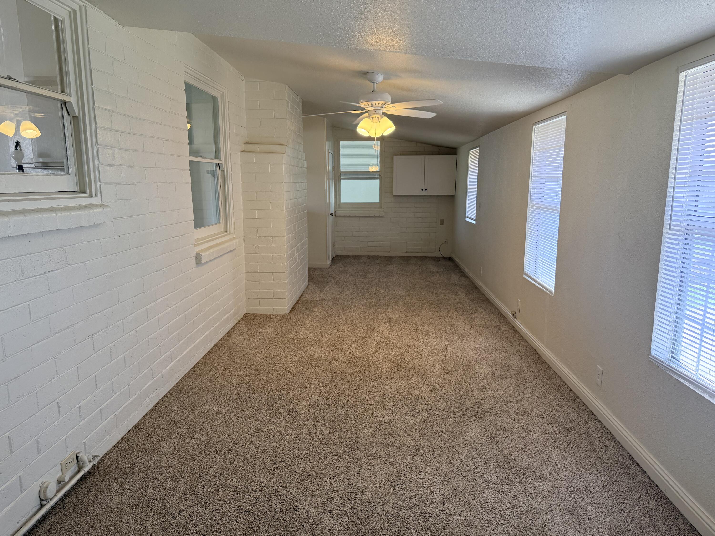 389 S Valencia Blvd, Woodlake, CA 93286