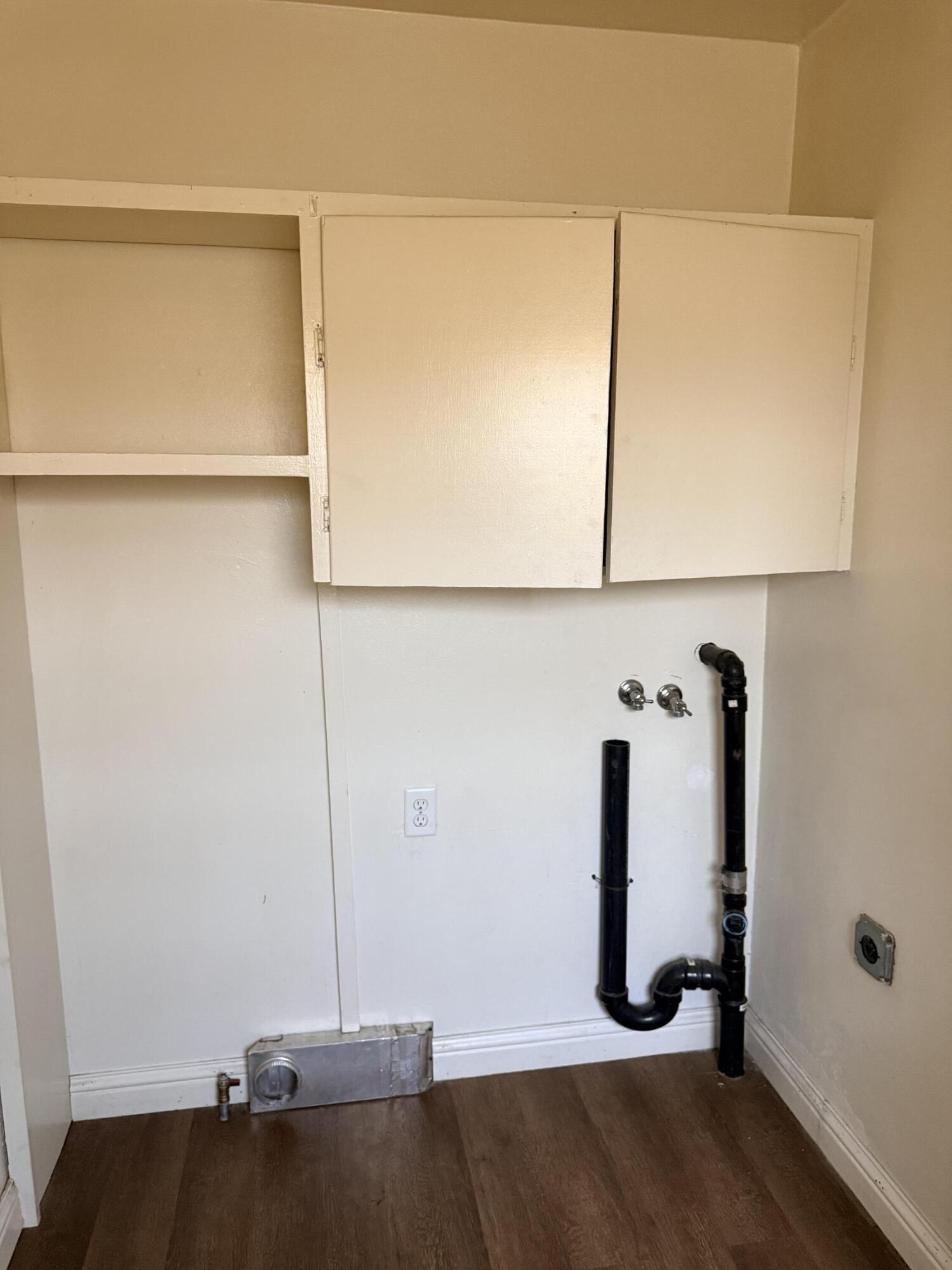 389 S Valencia Blvd, Woodlake, CA 93286