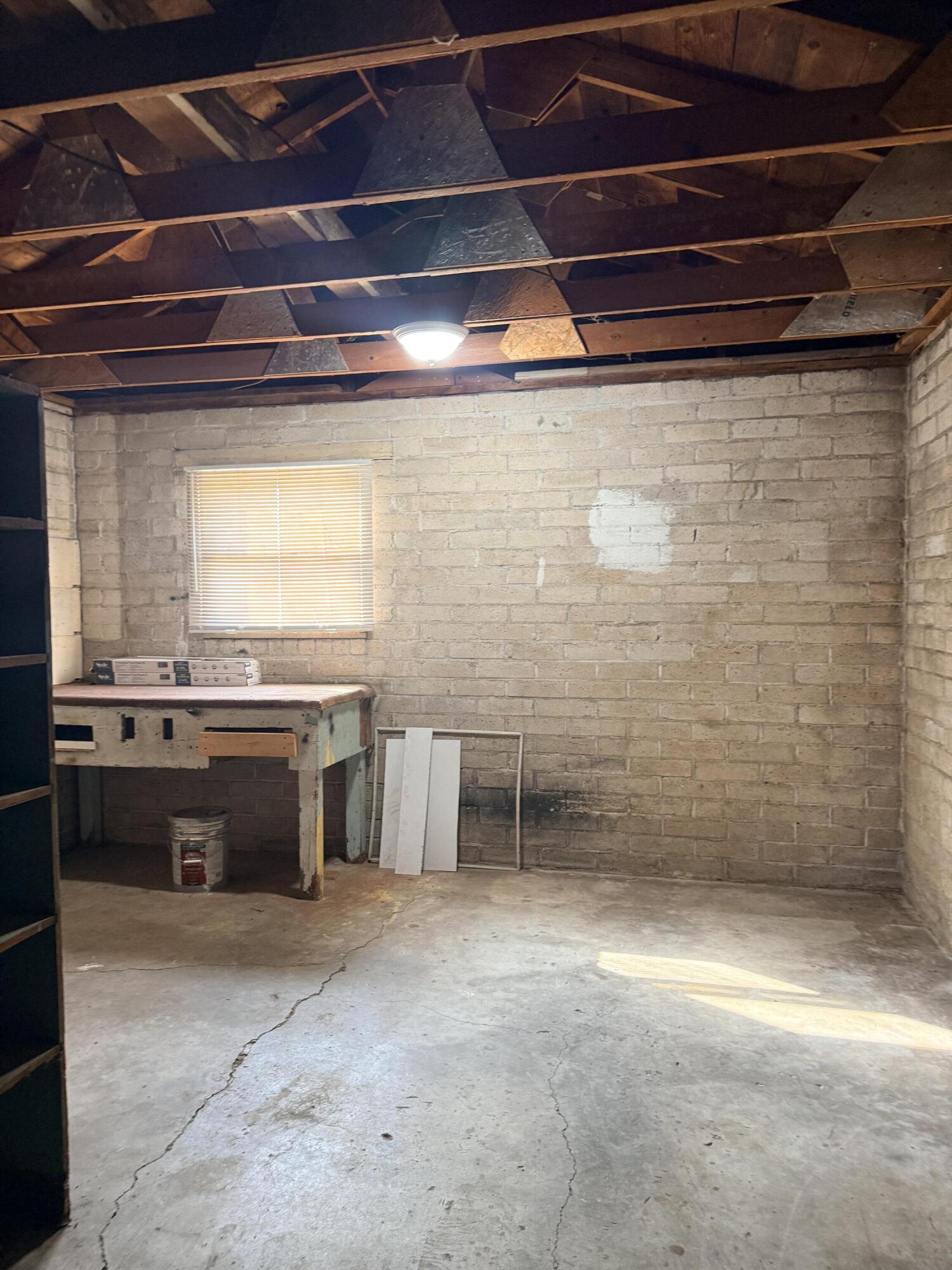 389 S Valencia Blvd, Woodlake, CA 93286