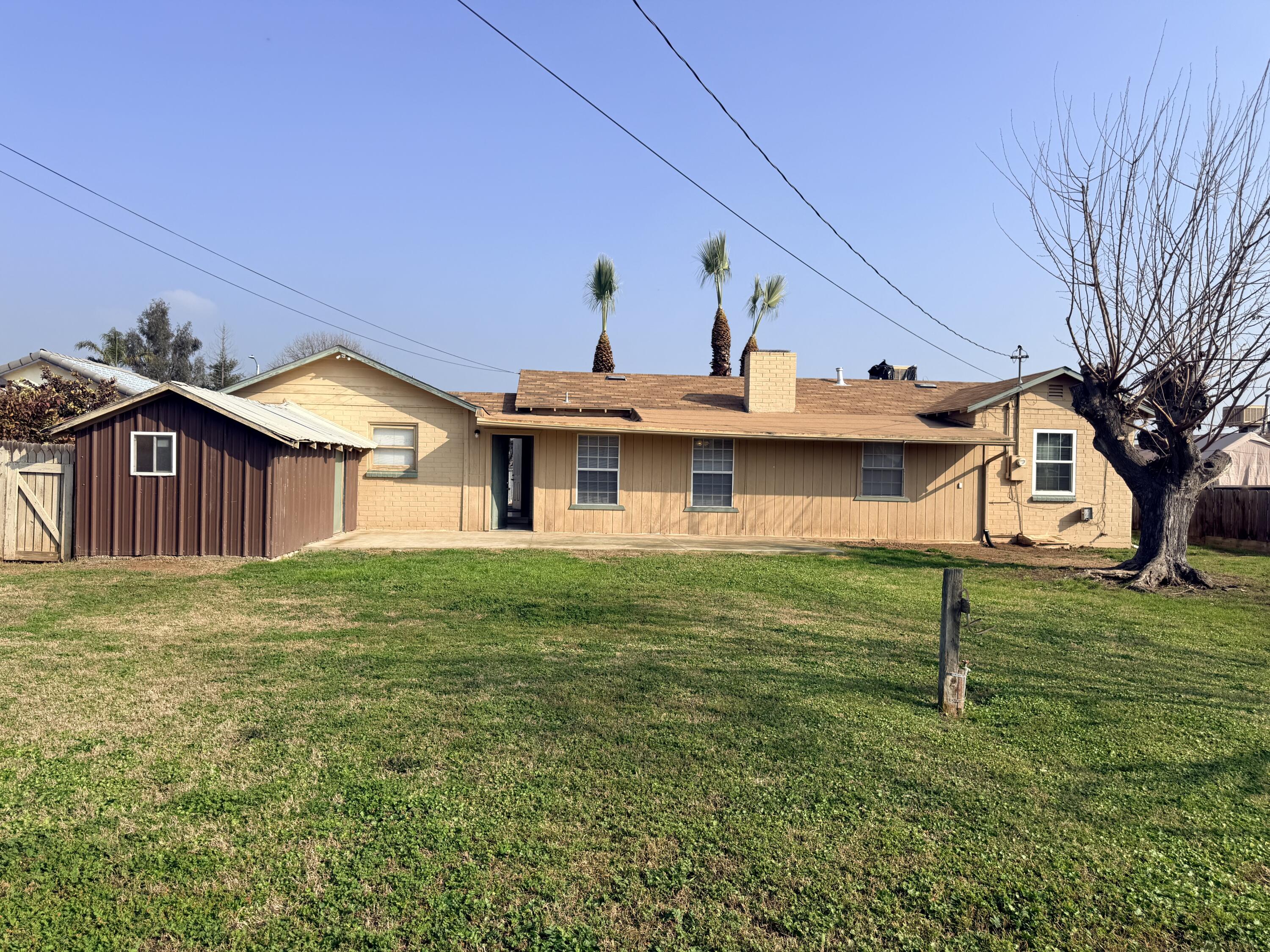 389 S Valencia Blvd, Woodlake, CA 93286