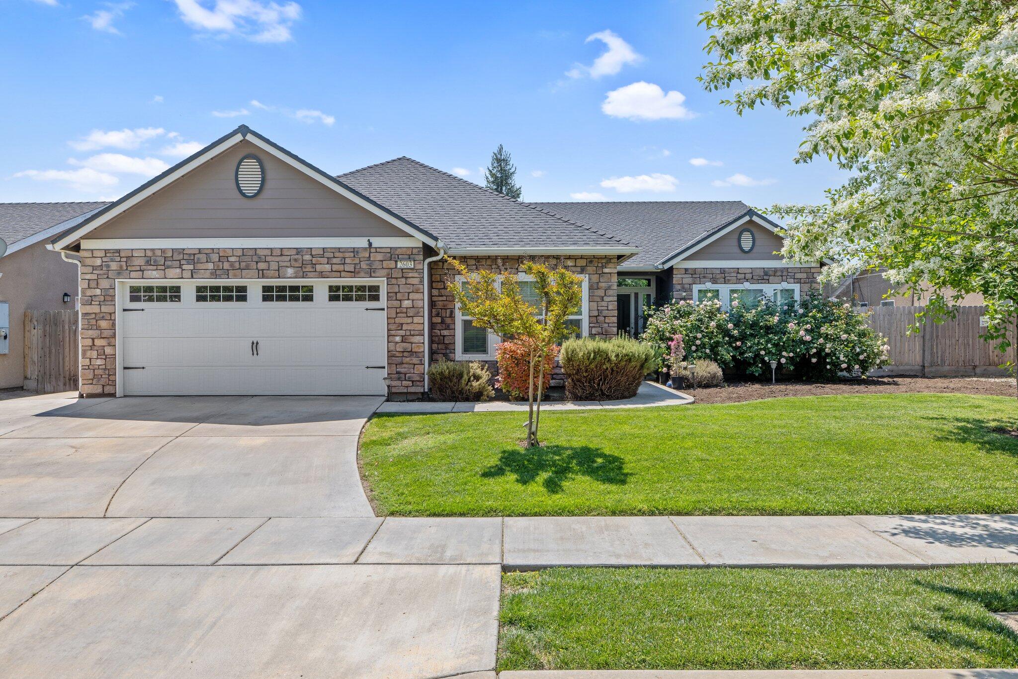 2603 E Harbor Island Ave, Tulare, CA 93274