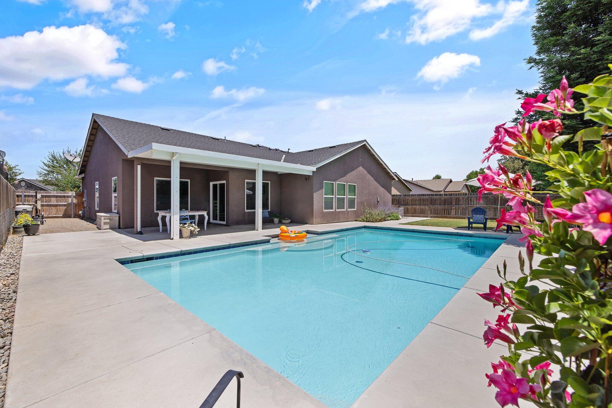 2603 E Harbor Island Ave, Tulare, CA 93274