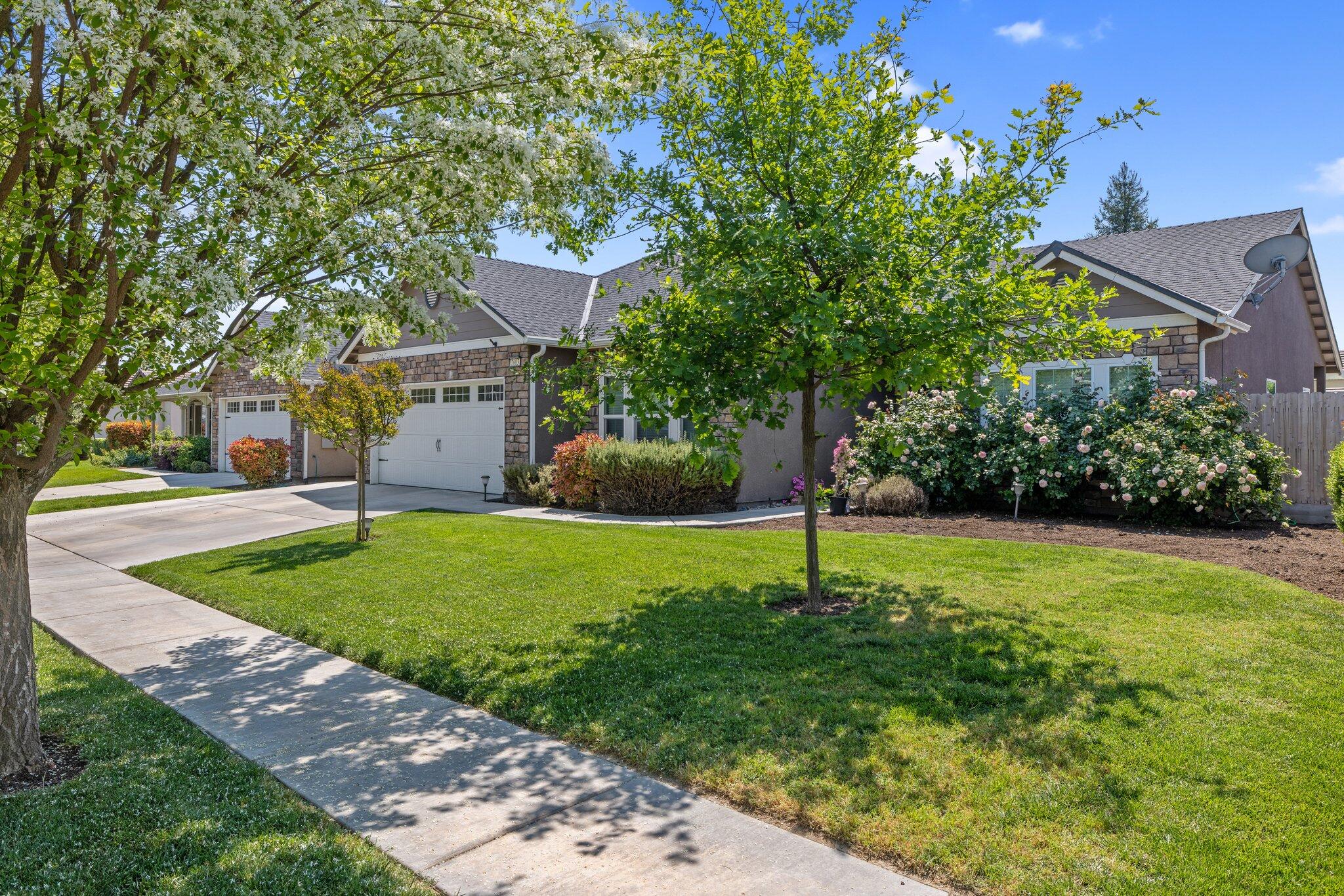 2603 E Harbor Island Ave, Tulare, CA 93274