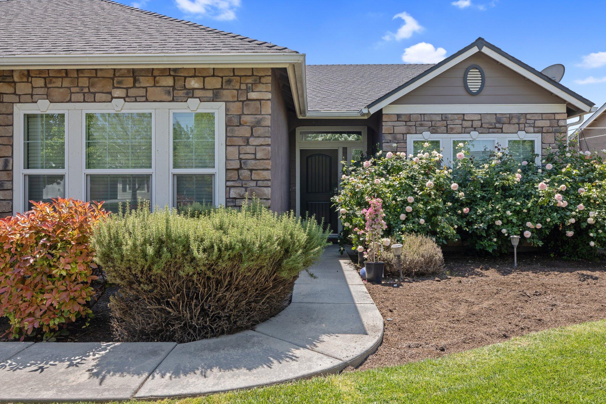 2603 E Harbor Island Ave, Tulare, CA 93274