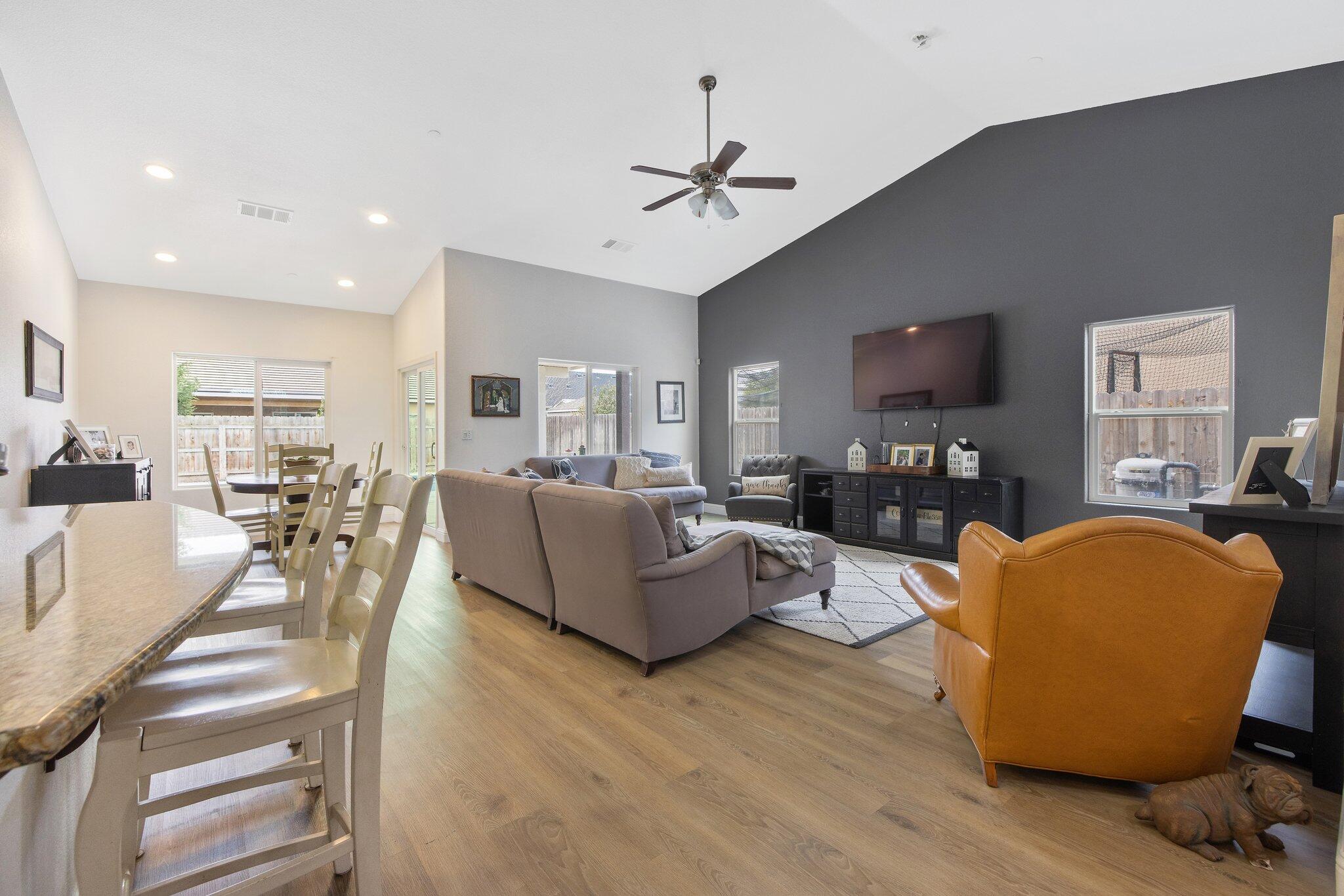 2603 E Harbor Island Ave, Tulare, CA 93274