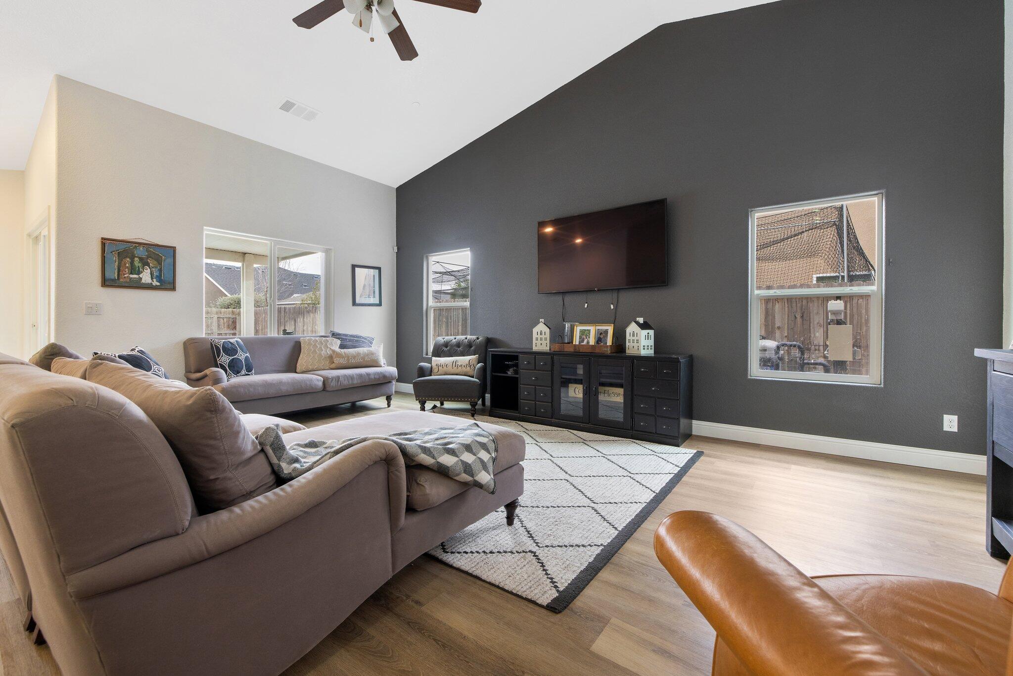 2603 E Harbor Island Ave, Tulare, CA 93274