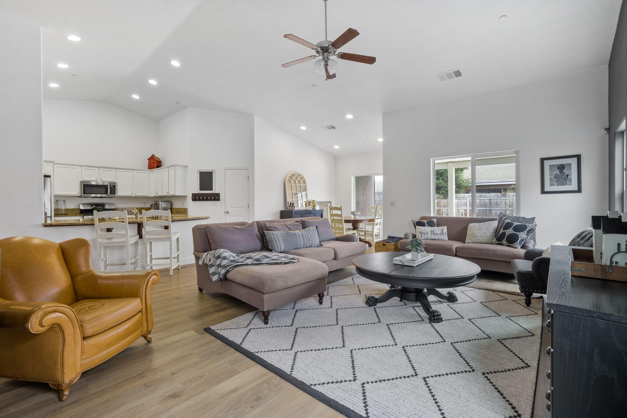 2603 E Harbor Island Ave, Tulare, CA 93274