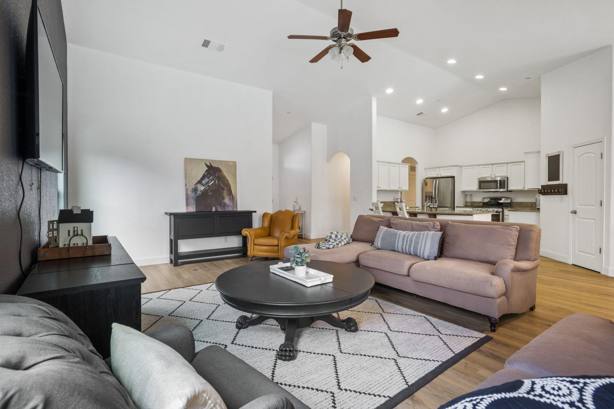 2603 E Harbor Island Ave, Tulare, CA 93274