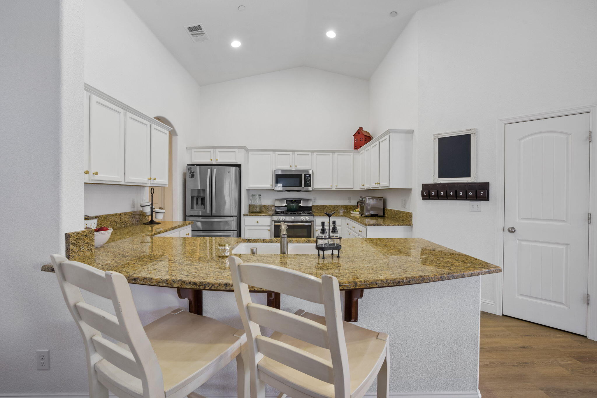 2603 E Harbor Island Ave, Tulare, CA 93274