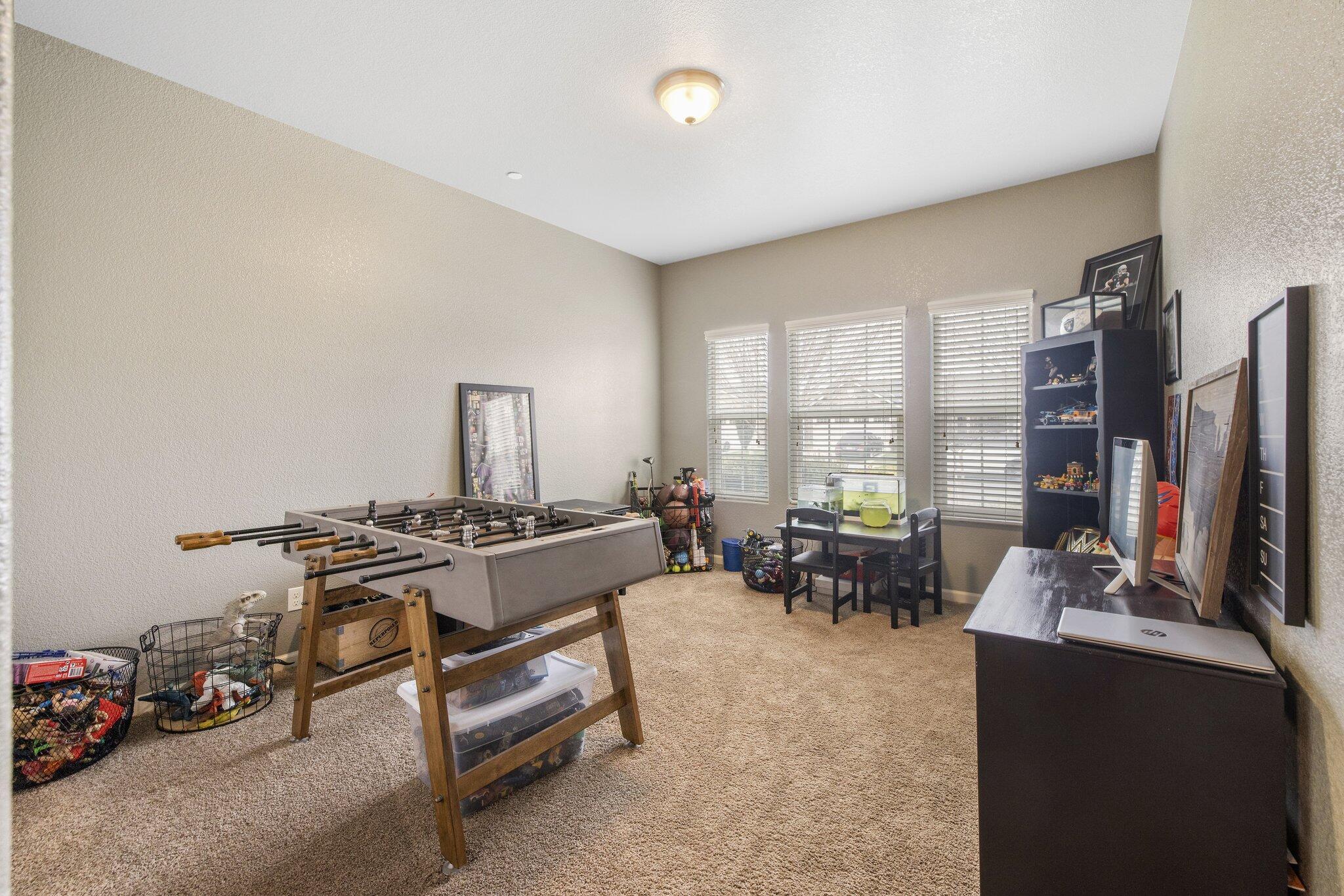 2603 E Harbor Island Ave, Tulare, CA 93274