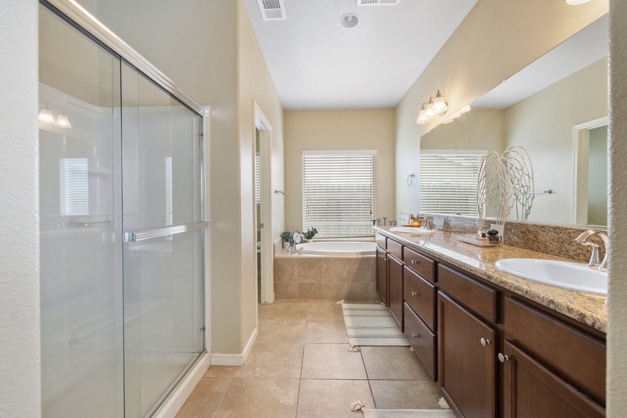 2603 E Harbor Island Ave, Tulare, CA 93274