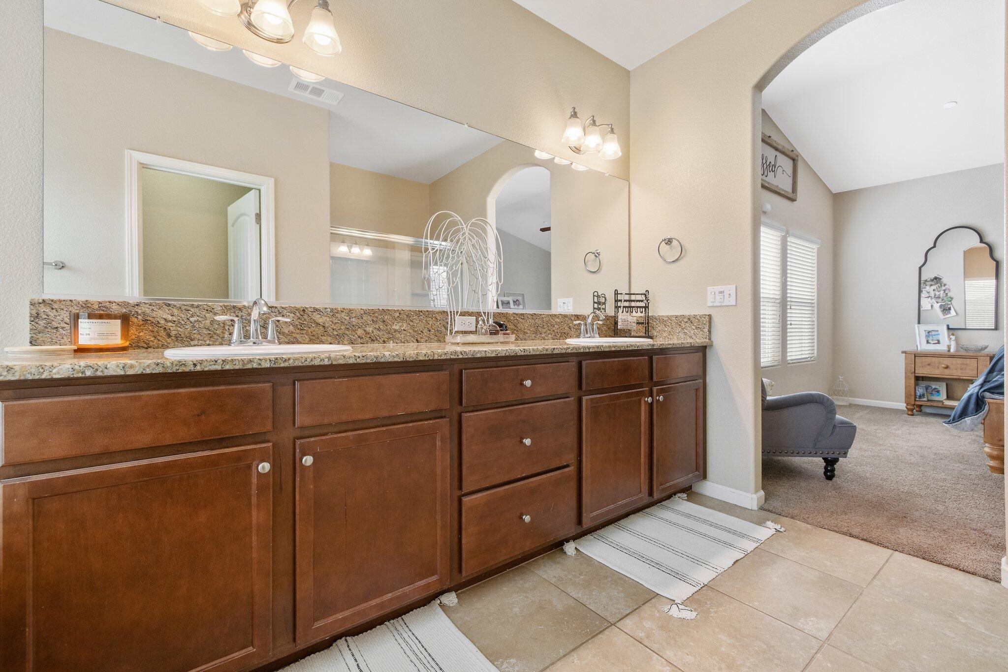 2603 E Harbor Island Ave, Tulare, CA 93274