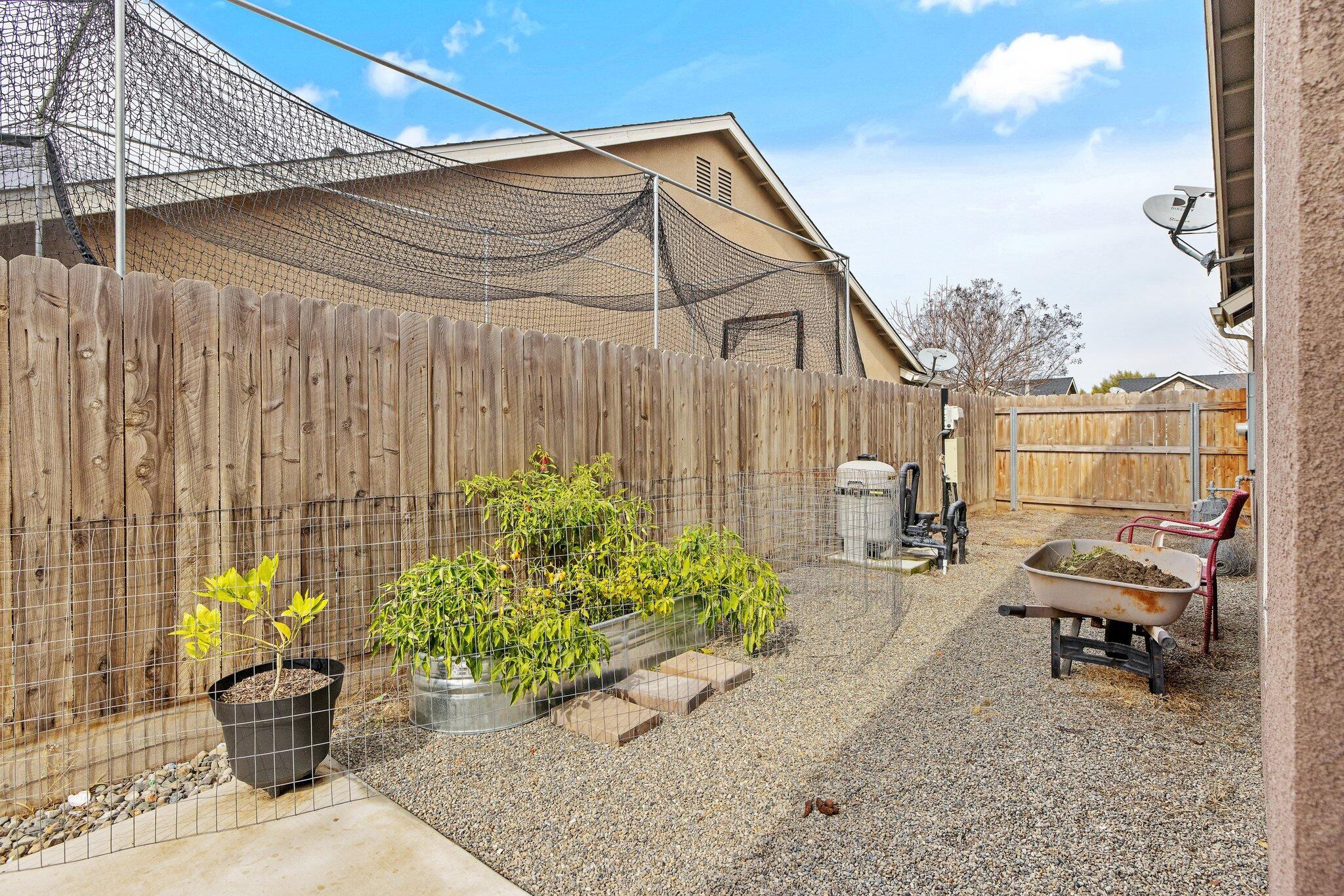 2603 E Harbor Island Ave, Tulare, CA 93274