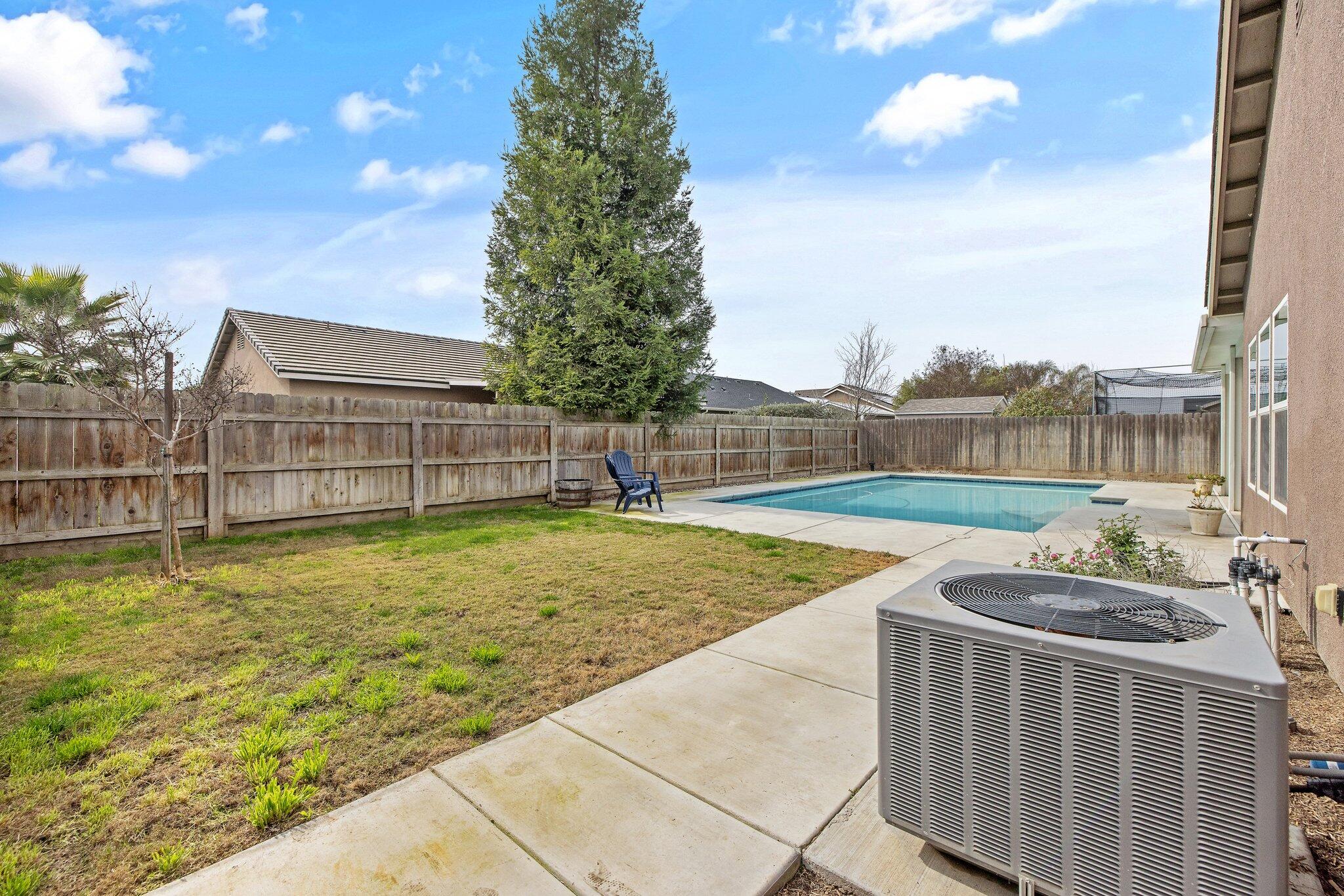 2603 E Harbor Island Ave, Tulare, CA 93274