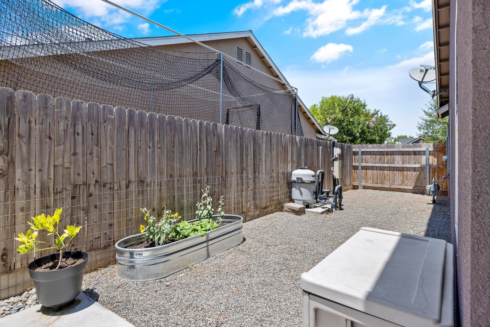 2603 E Harbor Island Ave, Tulare, CA 93274