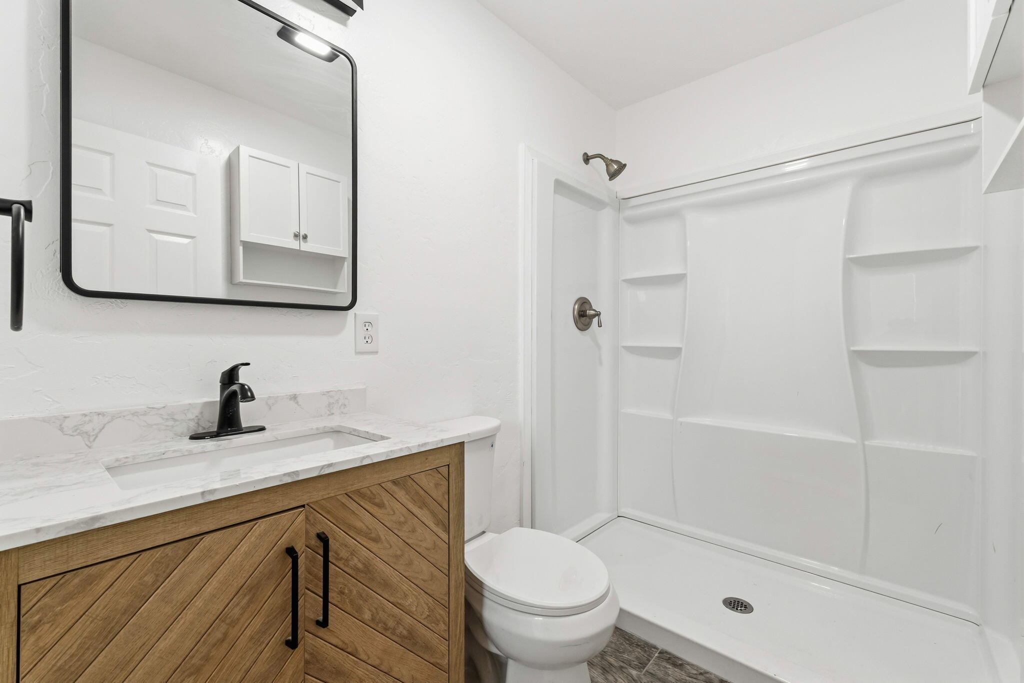 14191 Pimo St, Armona, CA 93202