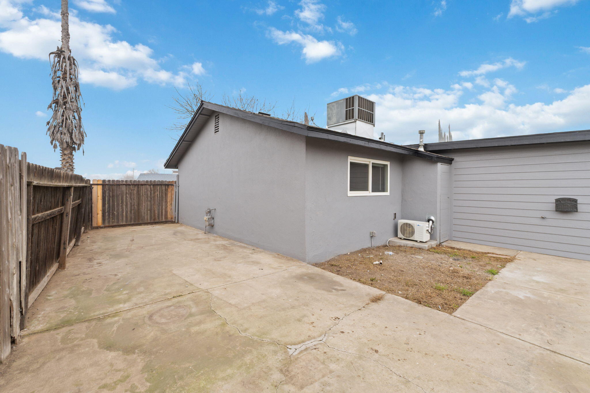 14191 Pimo St, Armona, CA 93202