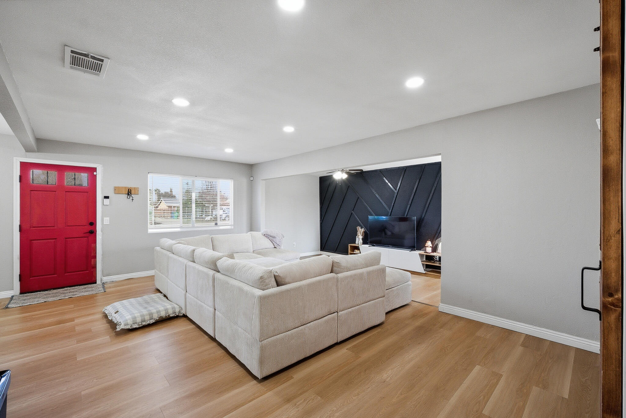 1021 Stanley Ave, Corcoran, CA 93212