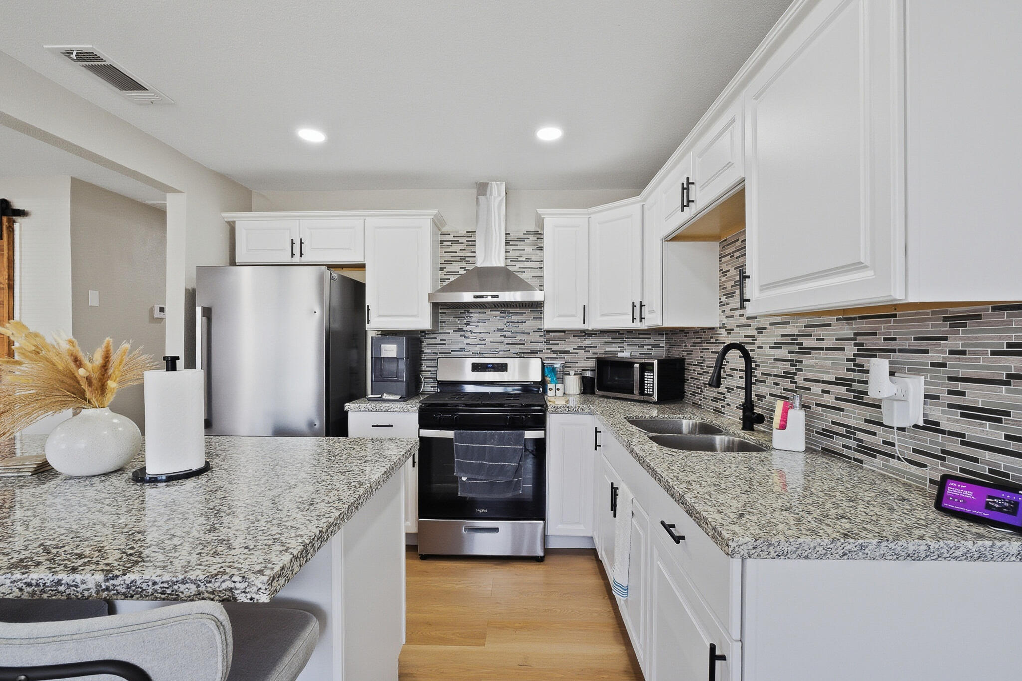 1021 Stanley Ave, Corcoran, CA 93212