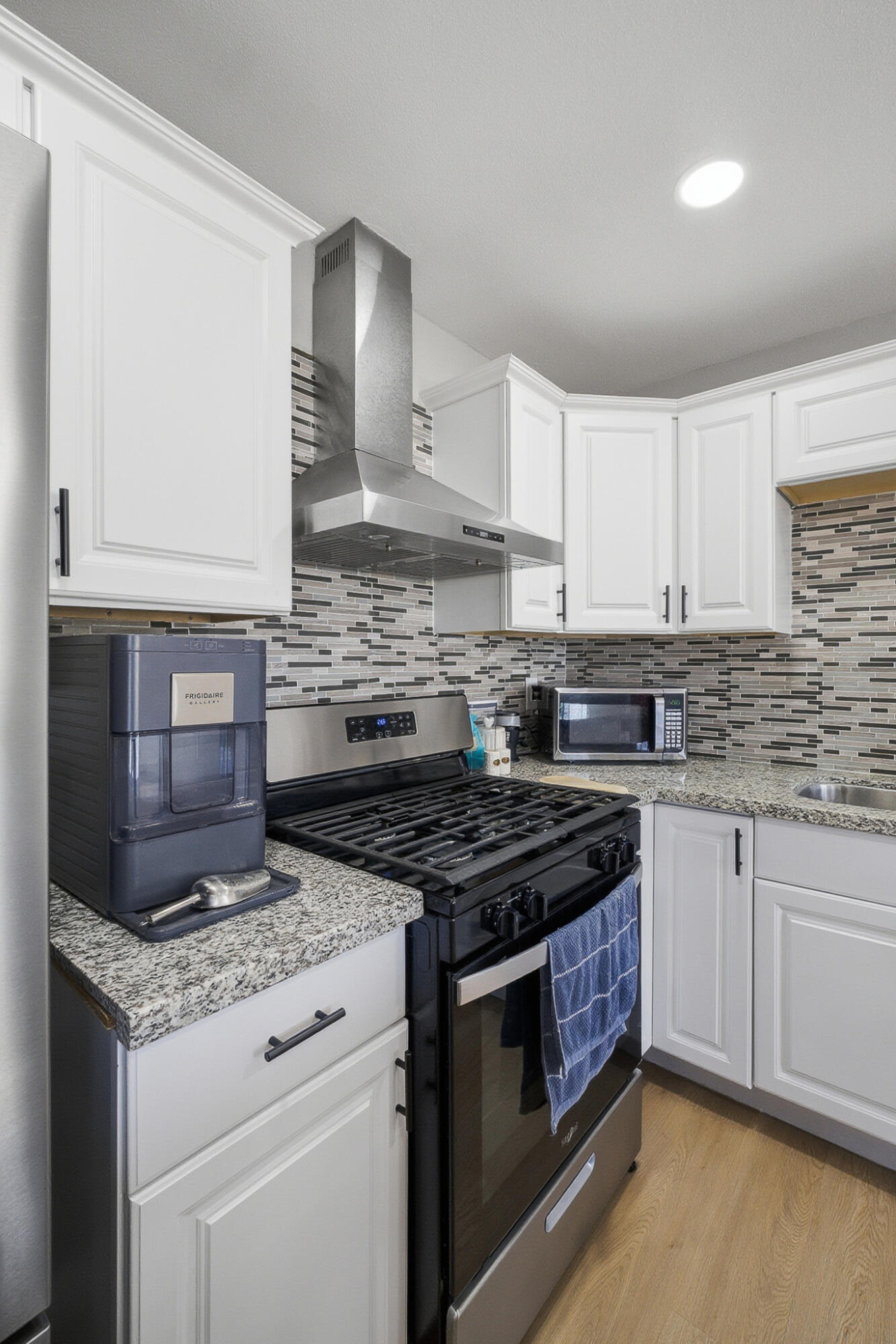 1021 Stanley Ave, Corcoran, CA 93212