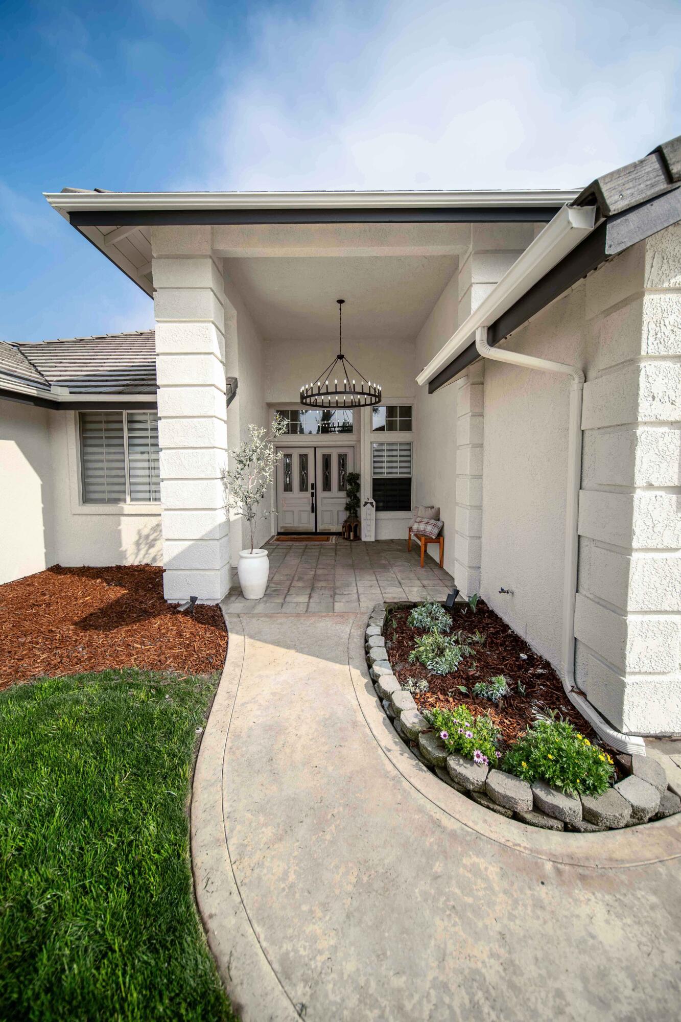 2330 S Stover St, Visalia, CA 93292