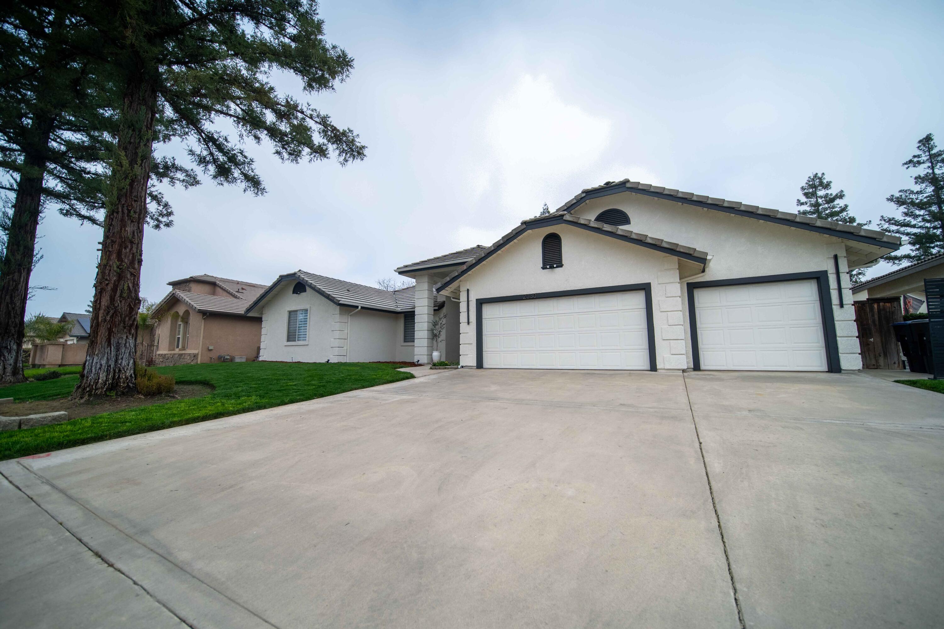 2330 S Stover St, Visalia, CA 93292