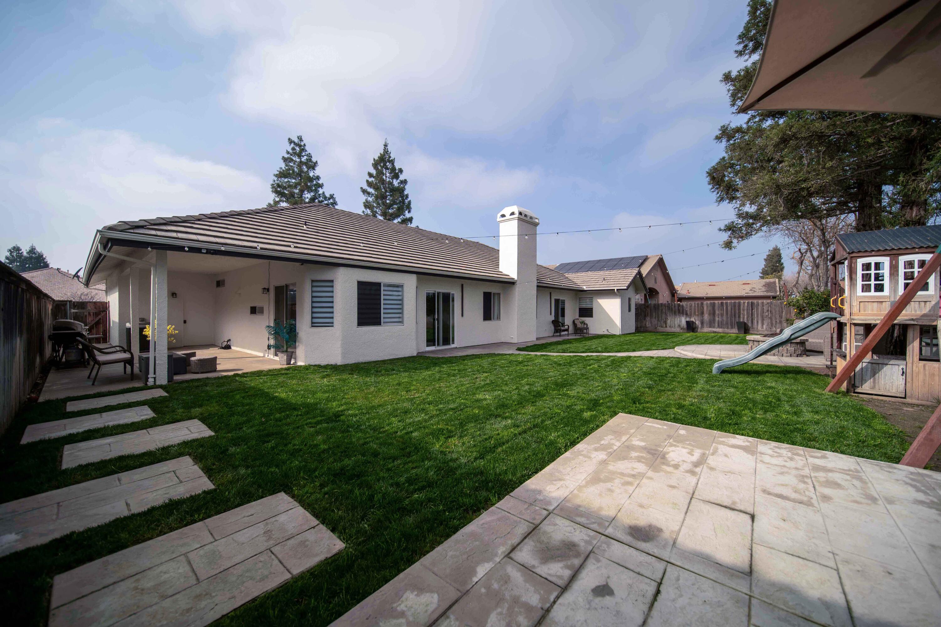 2330 S Stover St, Visalia, CA 93292