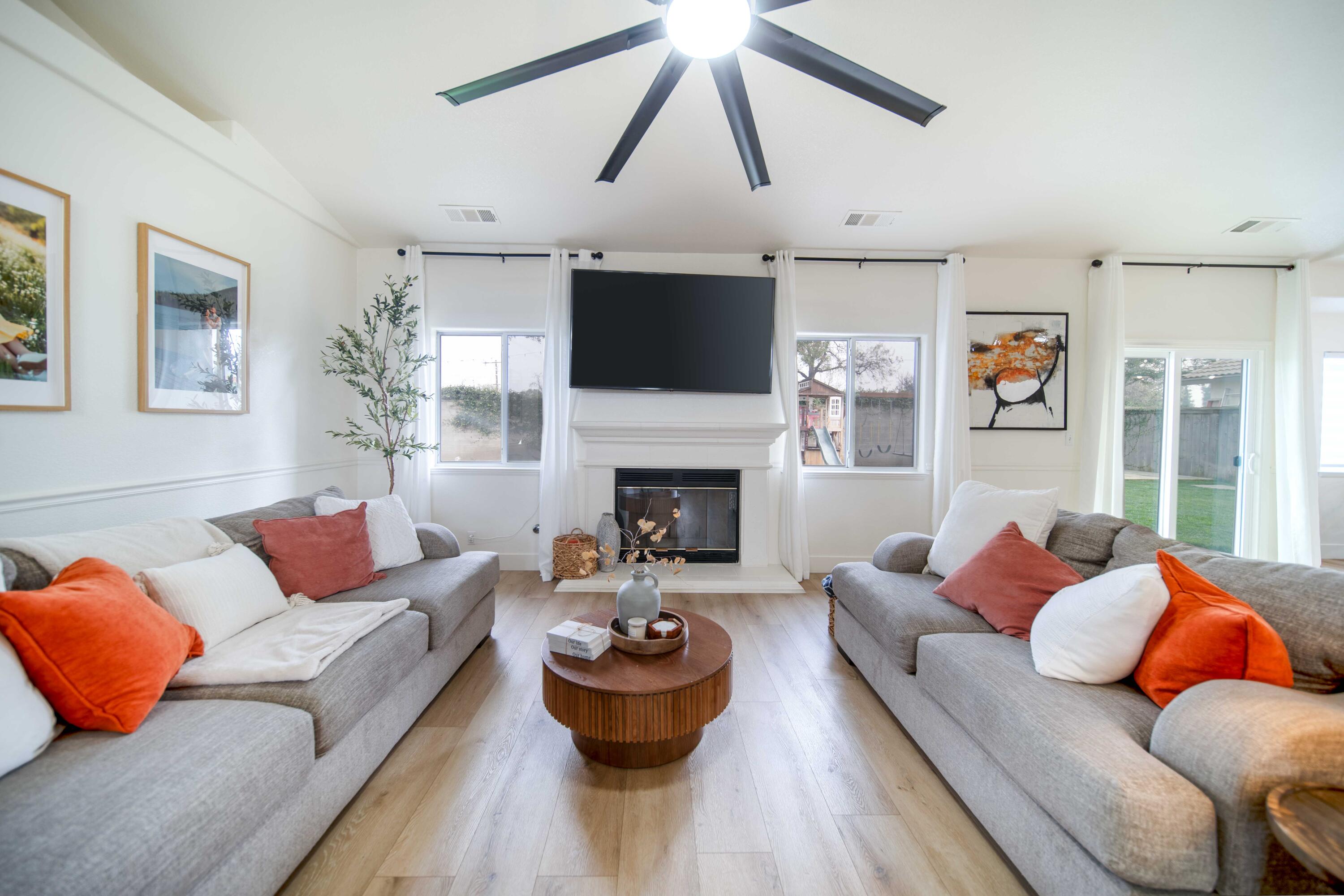 2330 S Stover St, Visalia, CA 93292