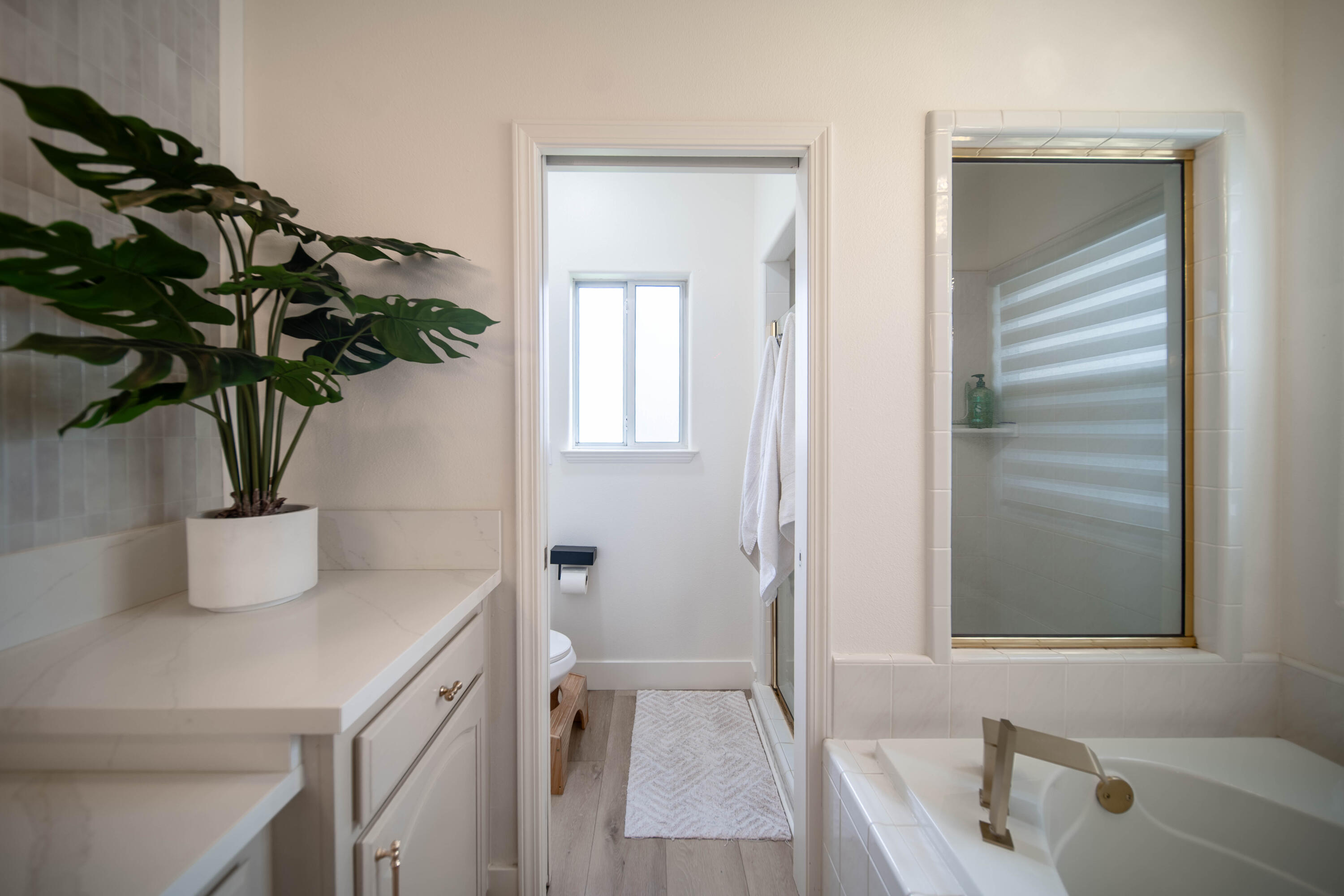 2330 S Stover St, Visalia, CA 93292