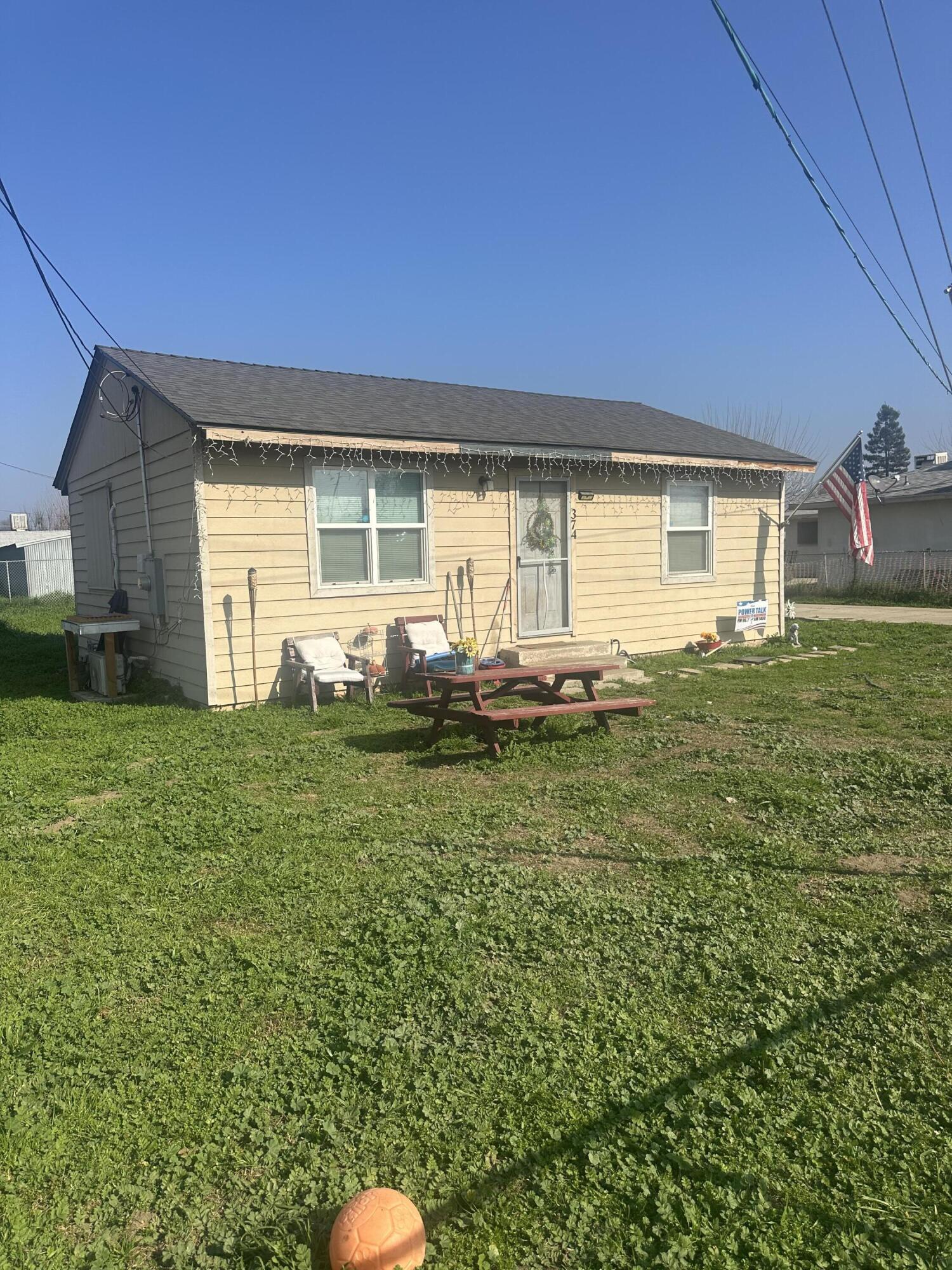 374 E Costner St #1-5, Farmersville, CA 93223