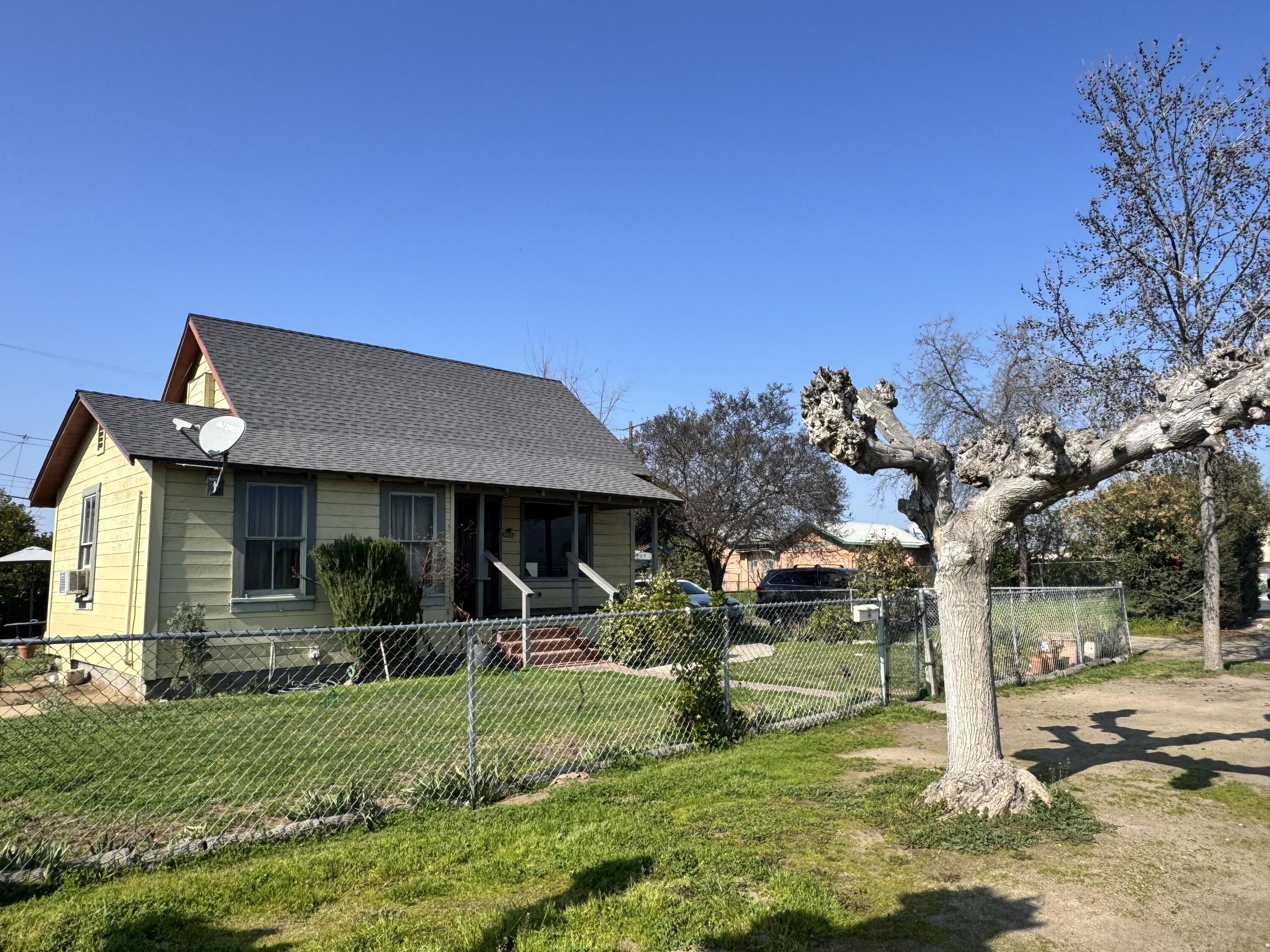 297 S Cornell St, Porterville, CA 93257