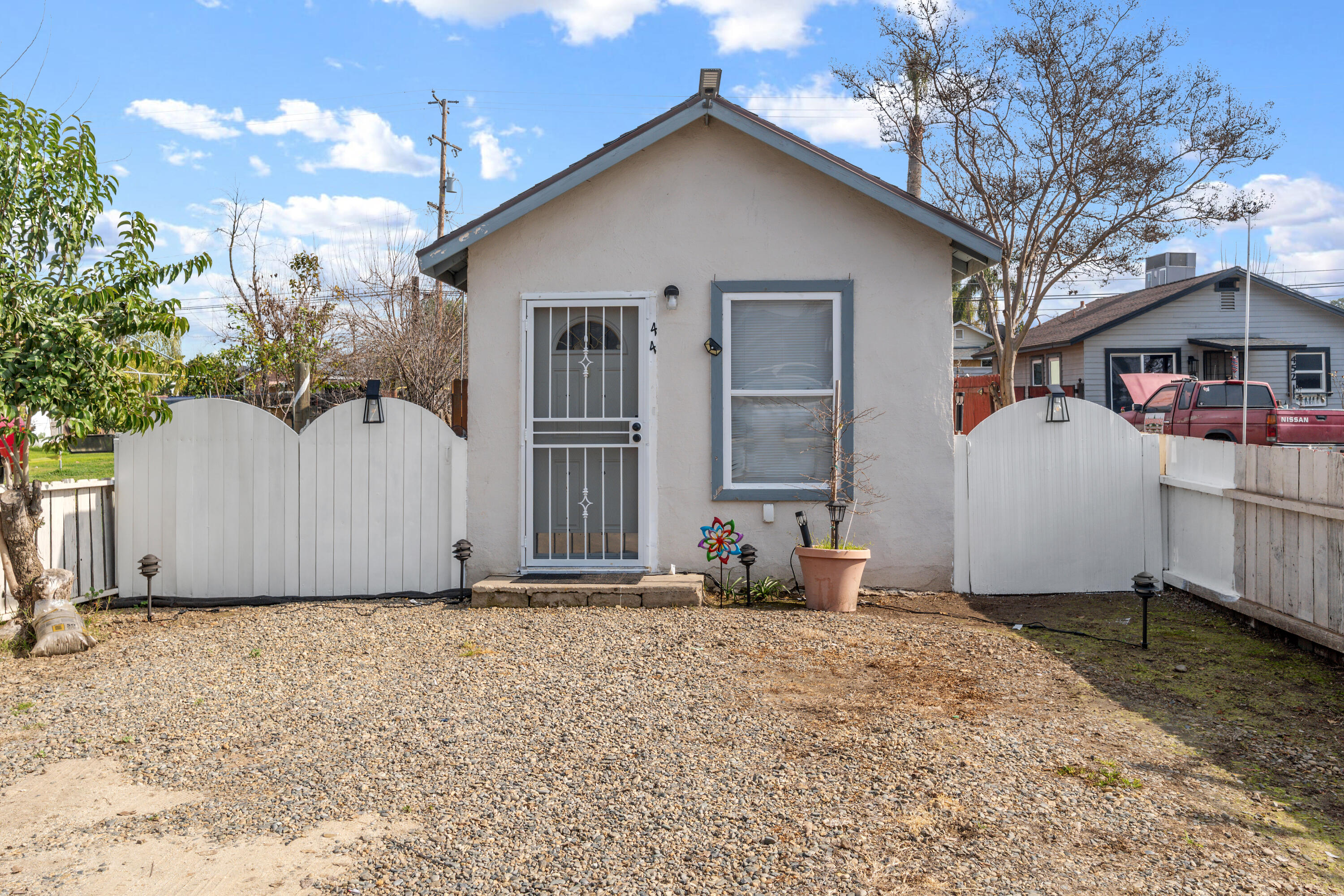 448 S Palm St, Woodlake, CA 93286