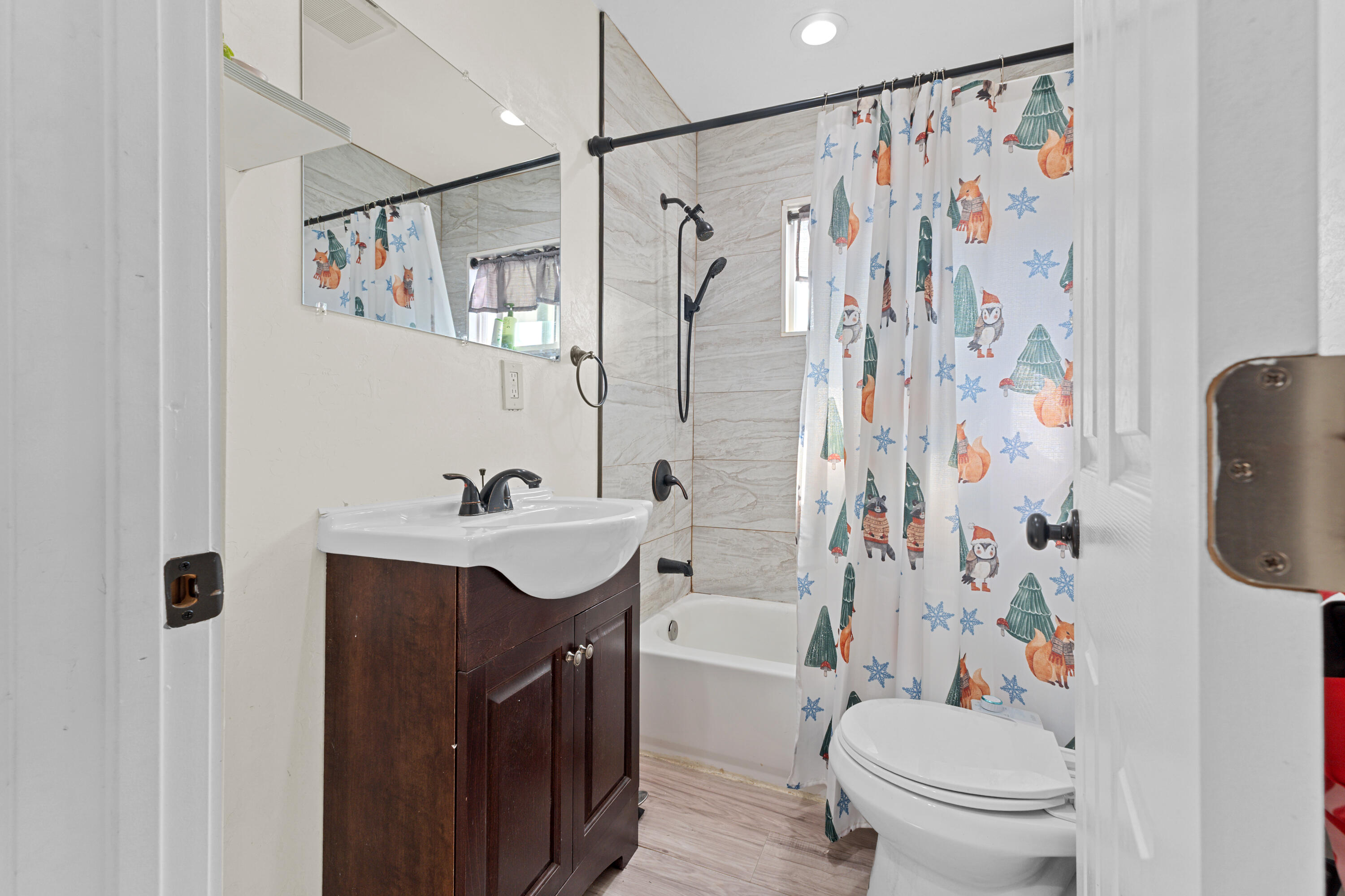 448 S Palm St, Woodlake, CA 93286