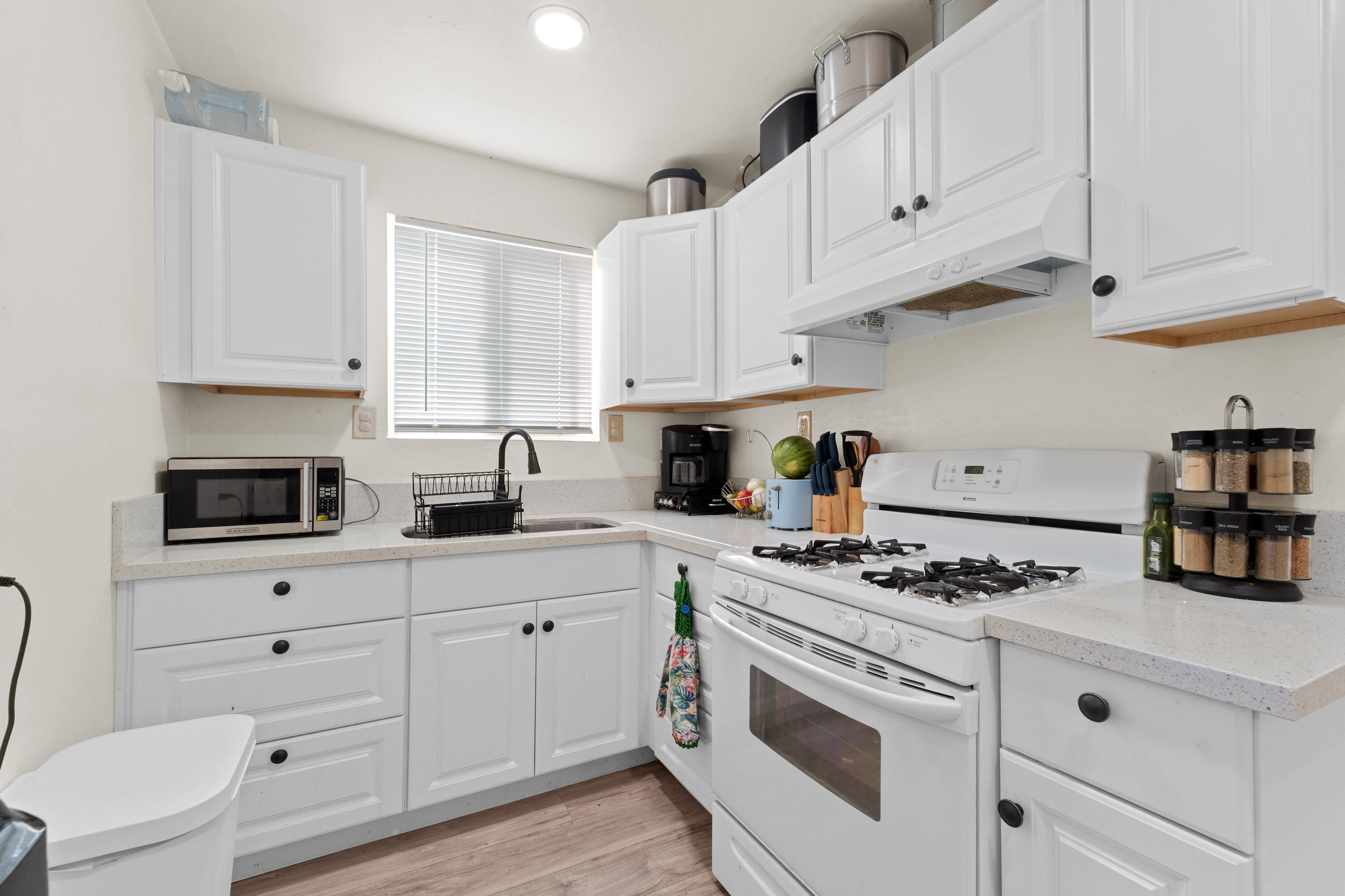 448 S Palm St, Woodlake, CA 93286