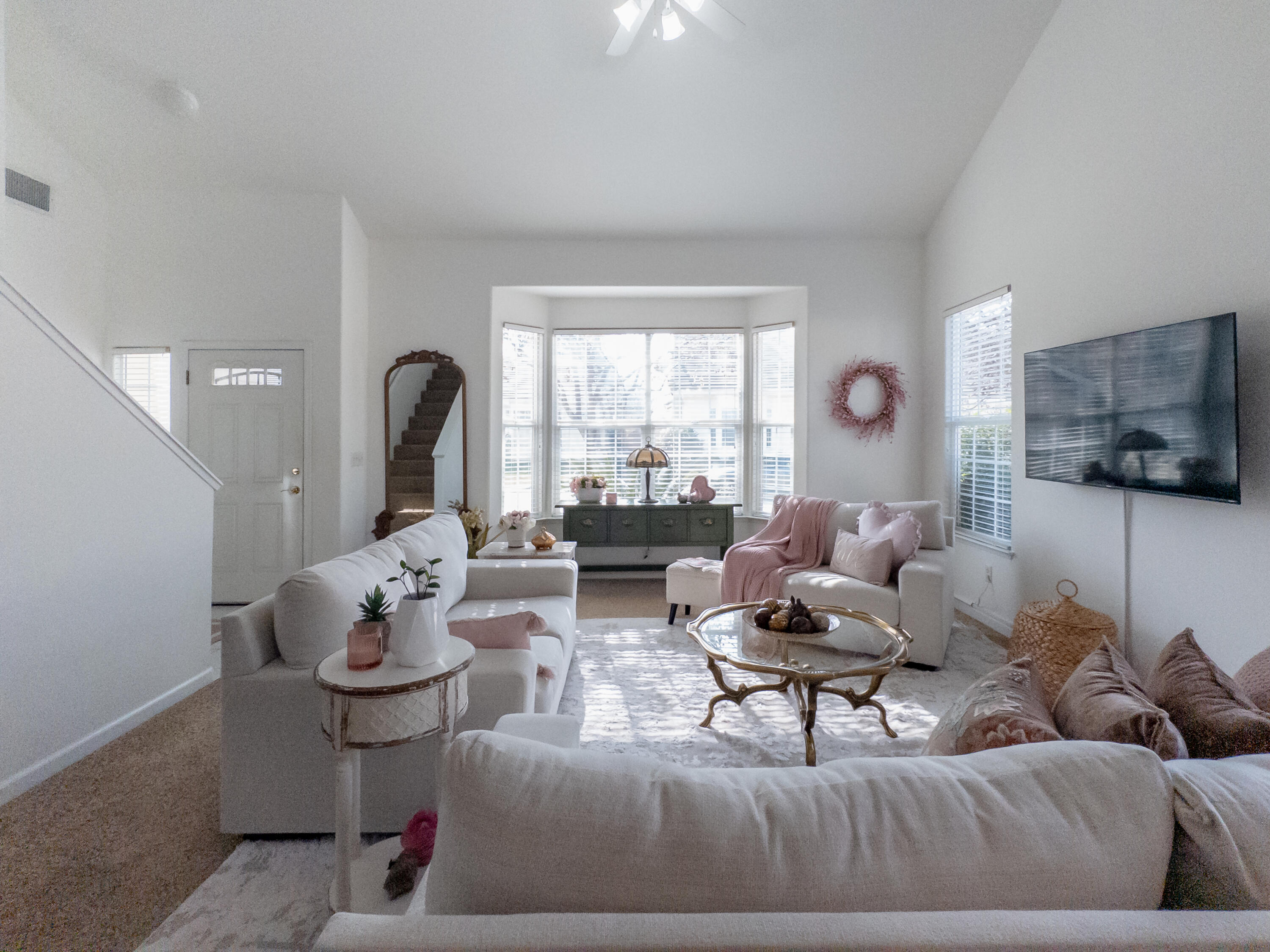 337 Village Dr, Dinuba, CA 93618