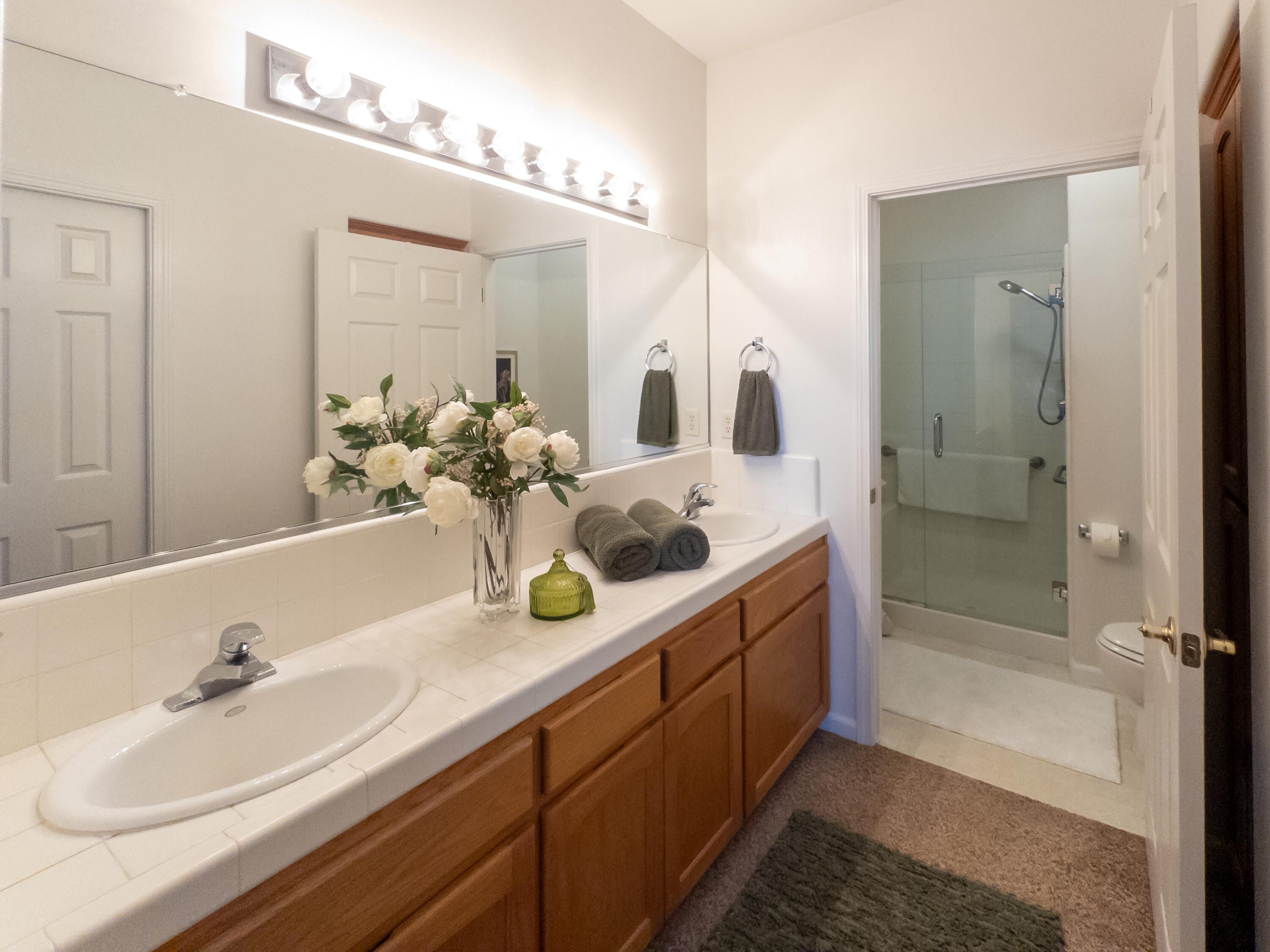 337 Village Dr, Dinuba, CA 93618