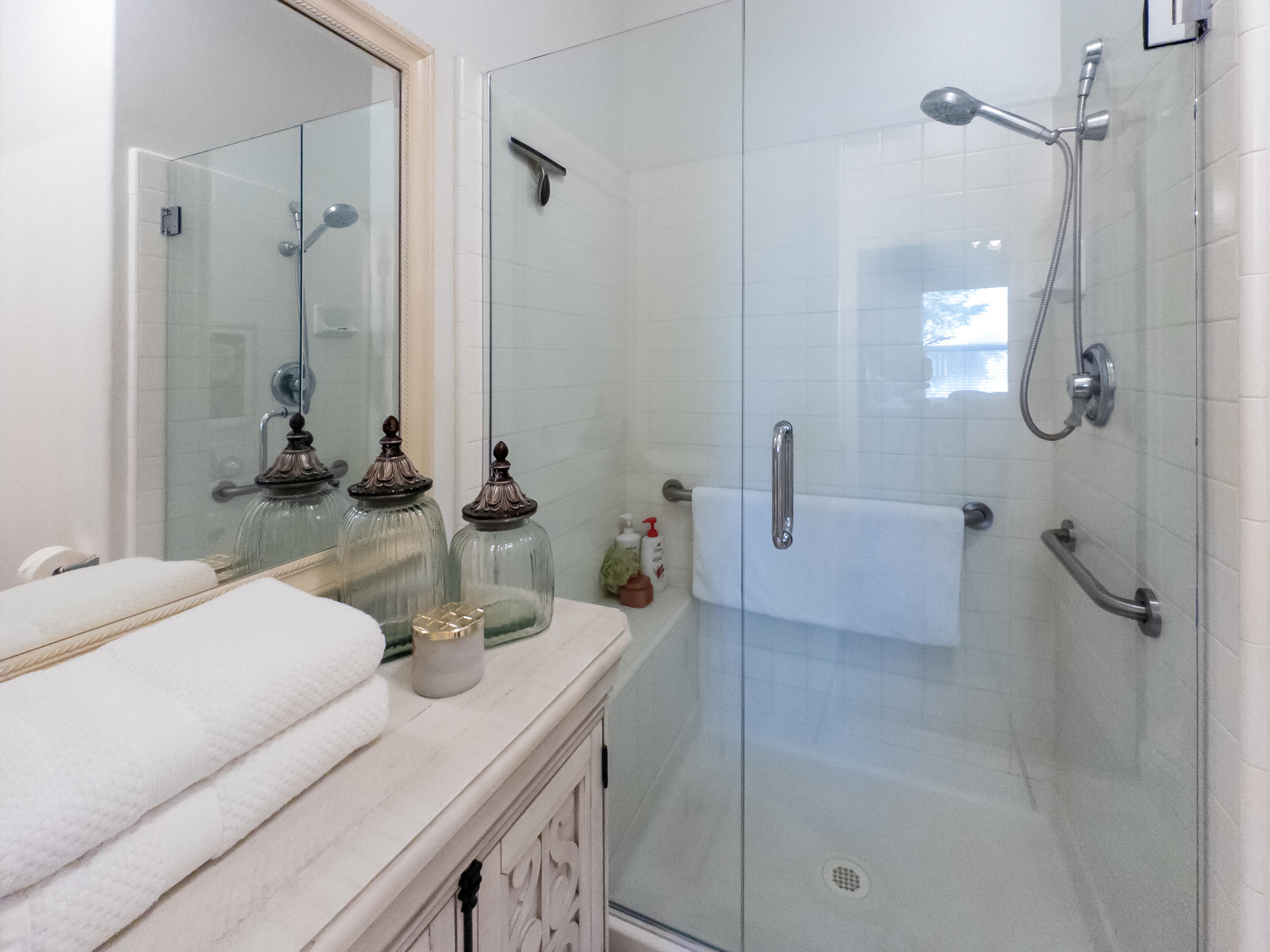 337 Village Dr, Dinuba, CA 93618